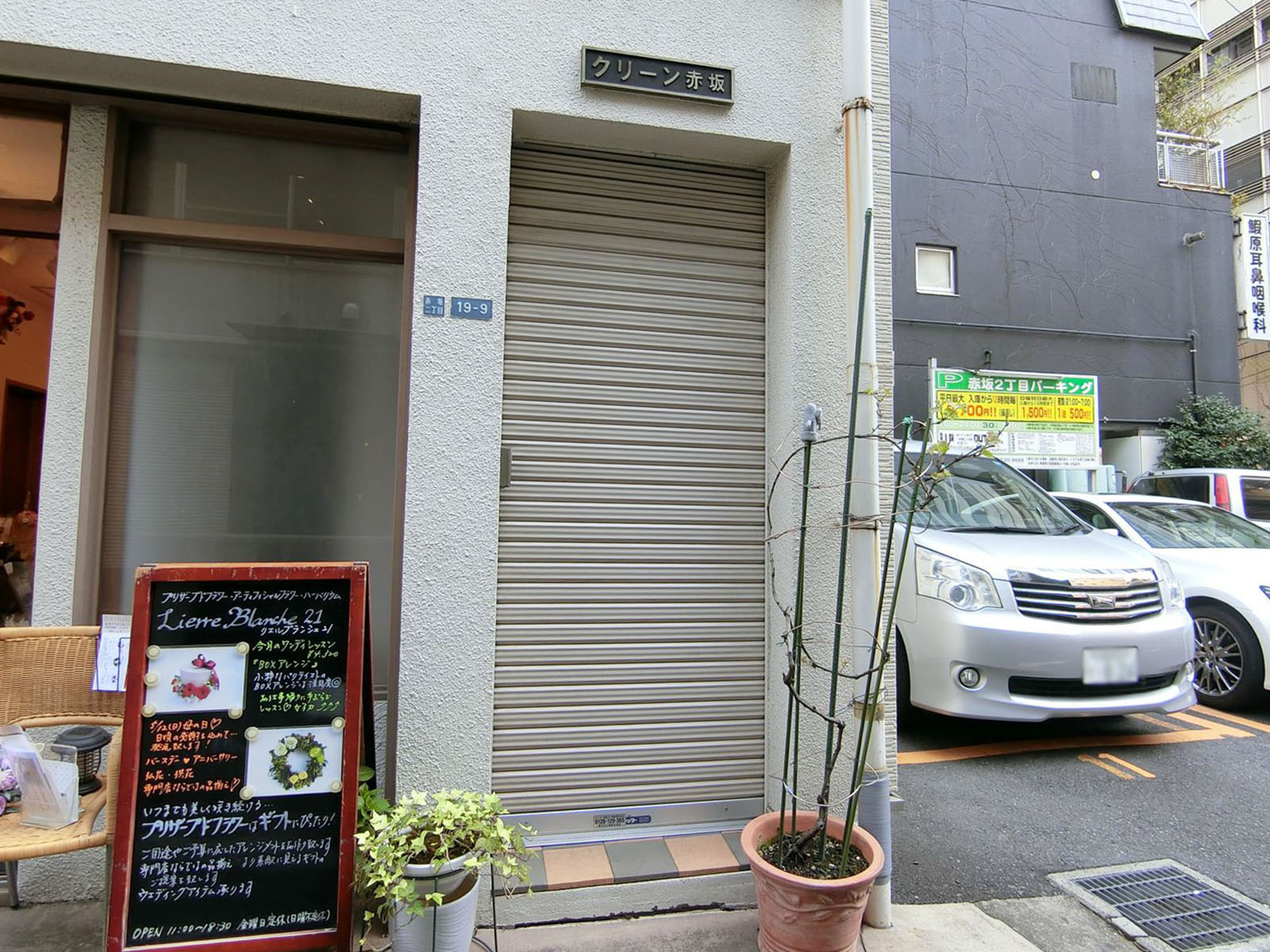 オフィスビル出入り口