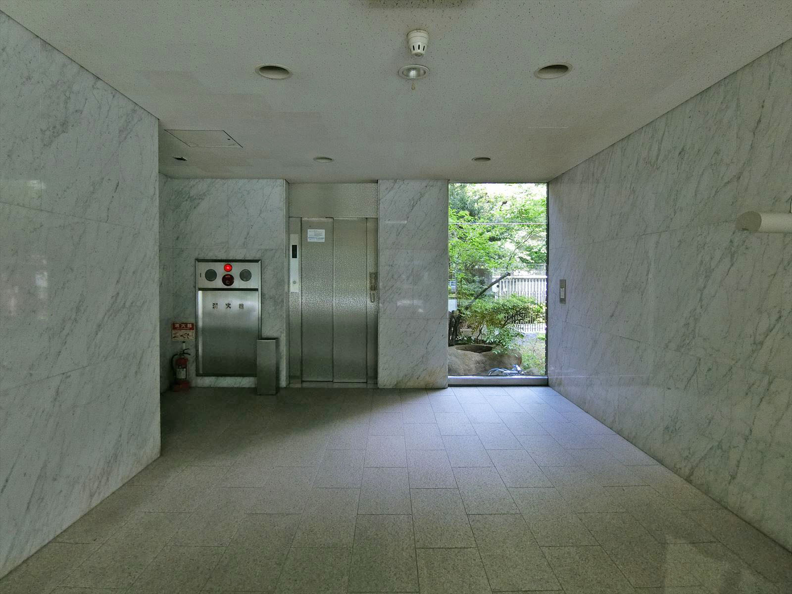 エントランスホール