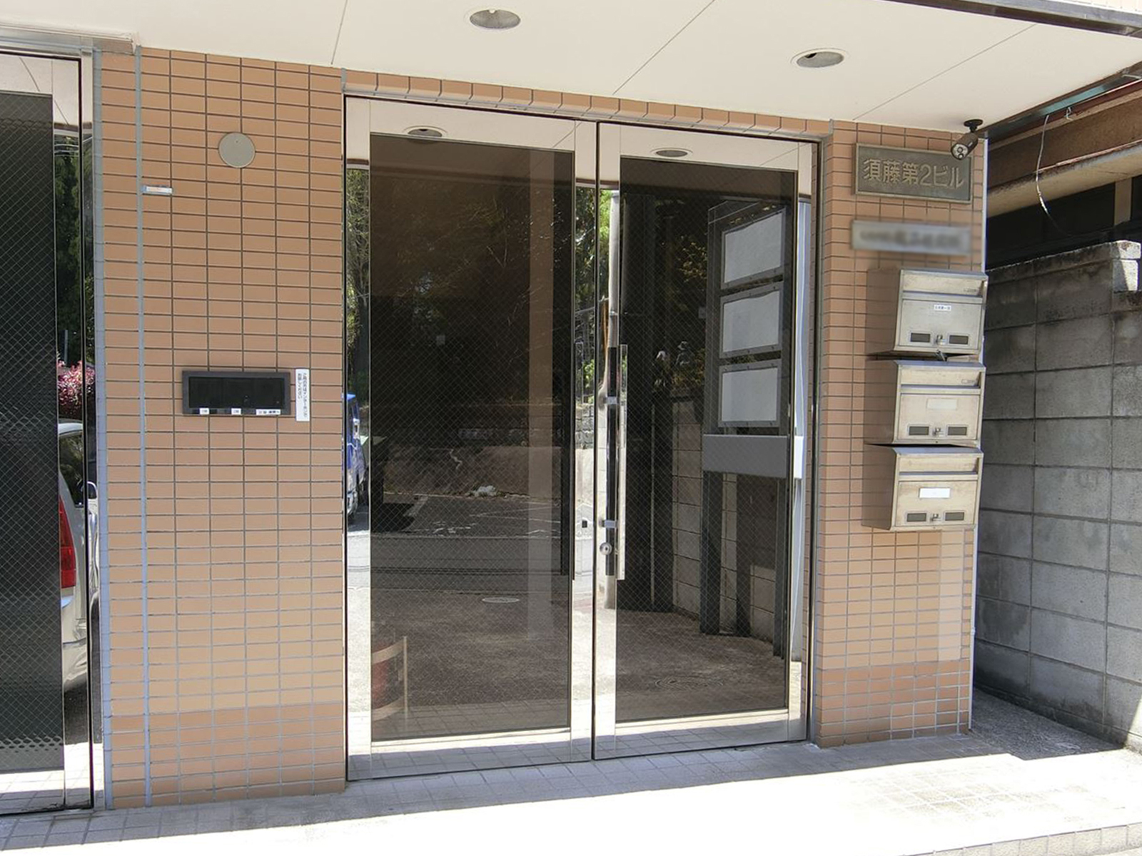 オフィスビル出入口