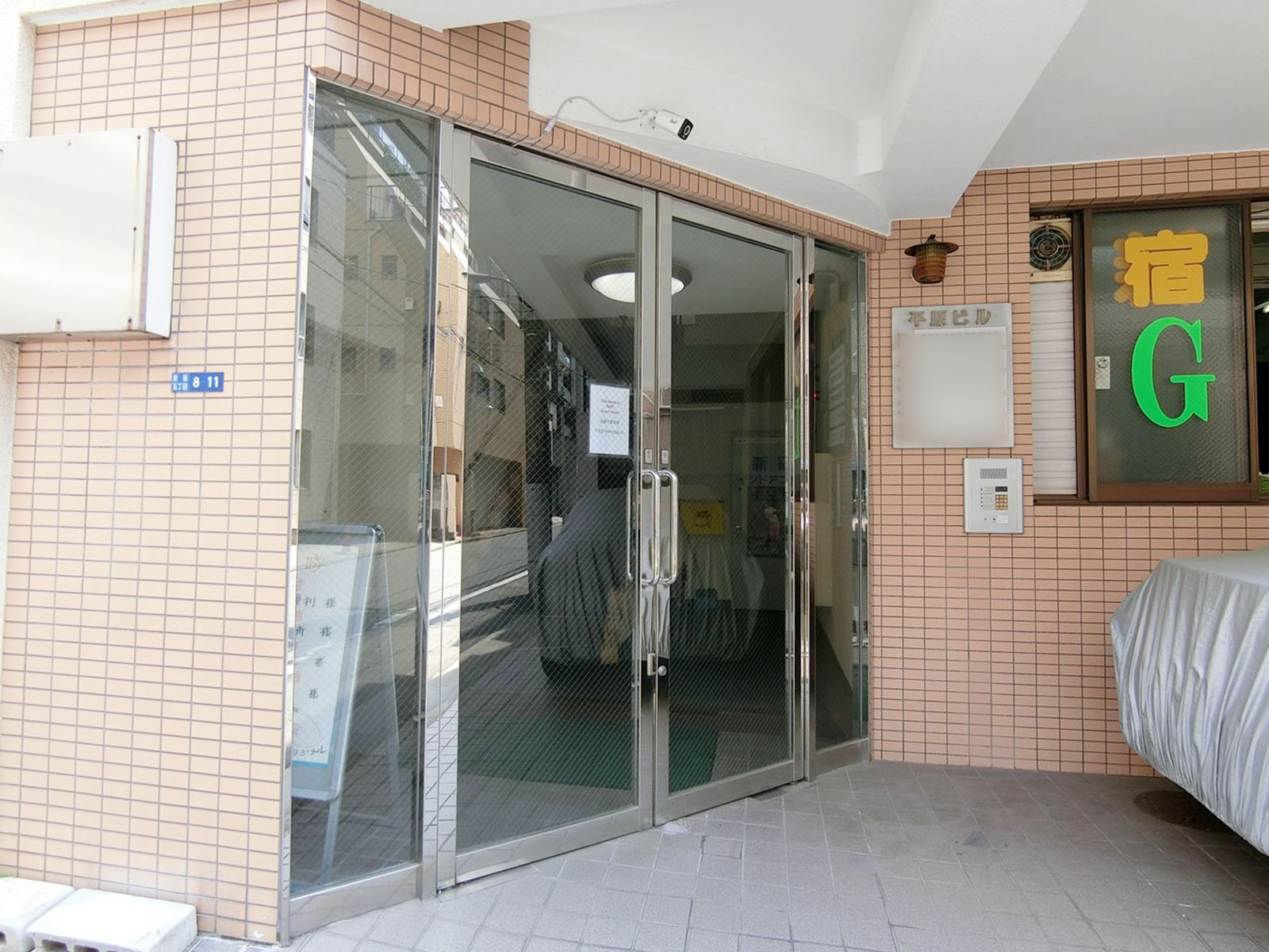 オフィスビル出入口