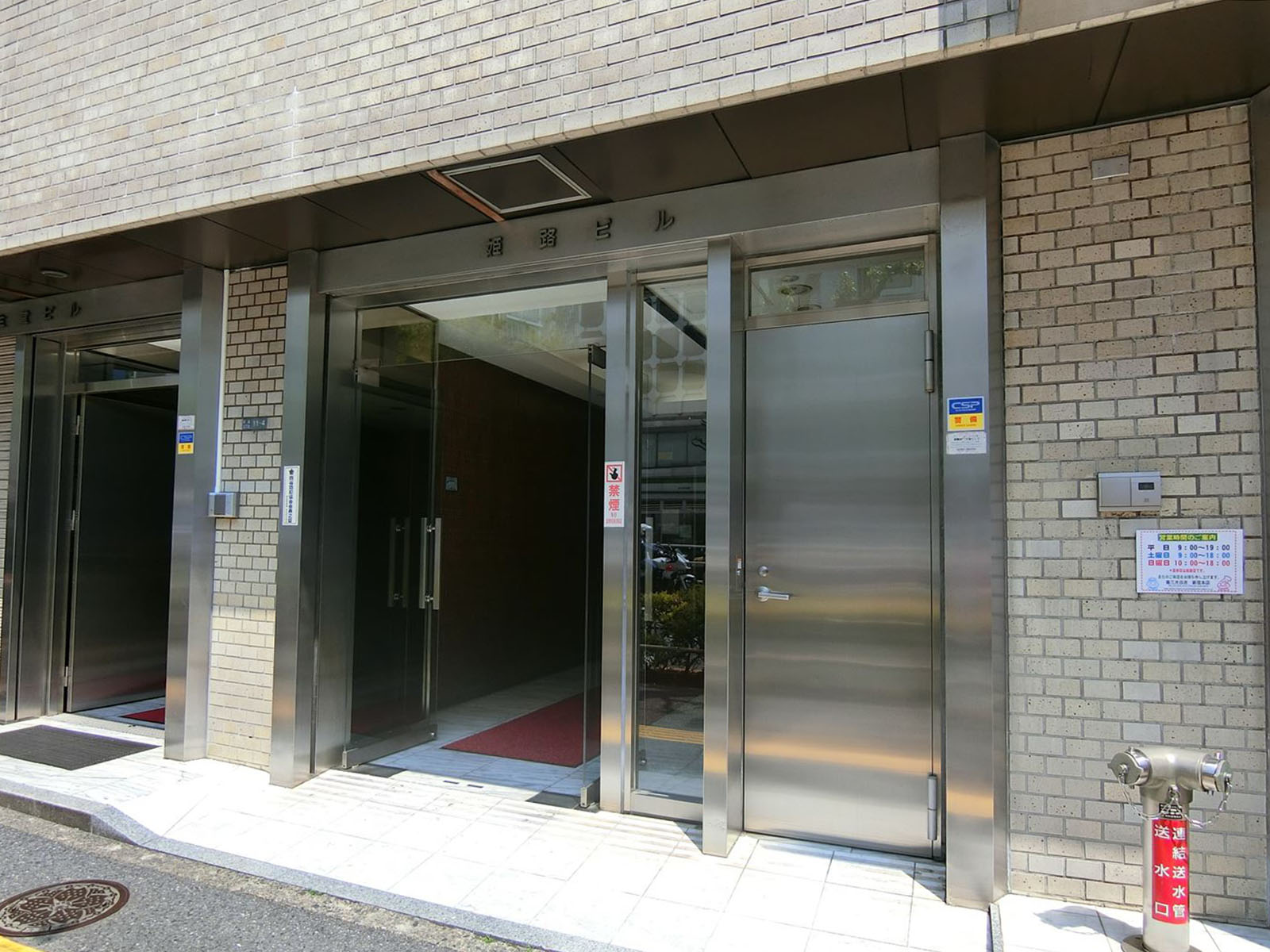 オフィスビル出入口