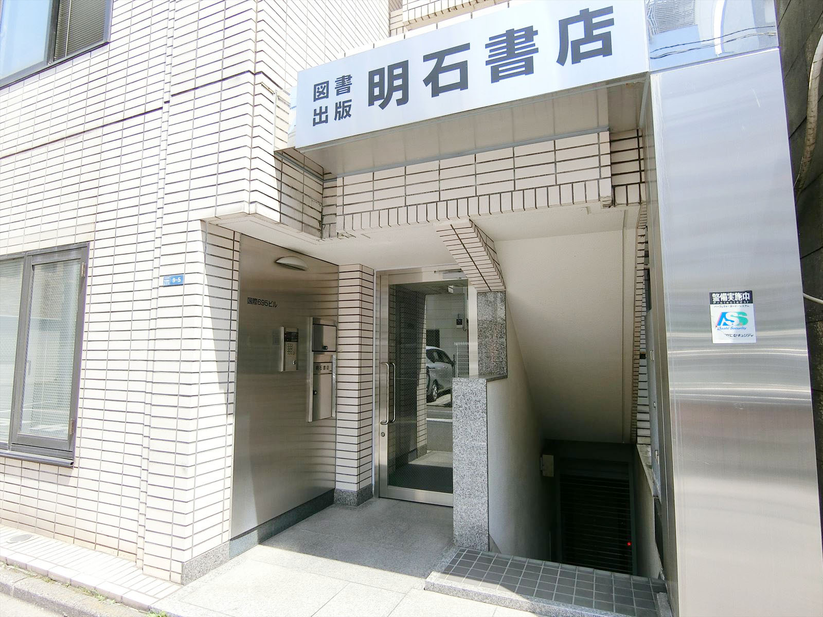 オフィスビル出入口