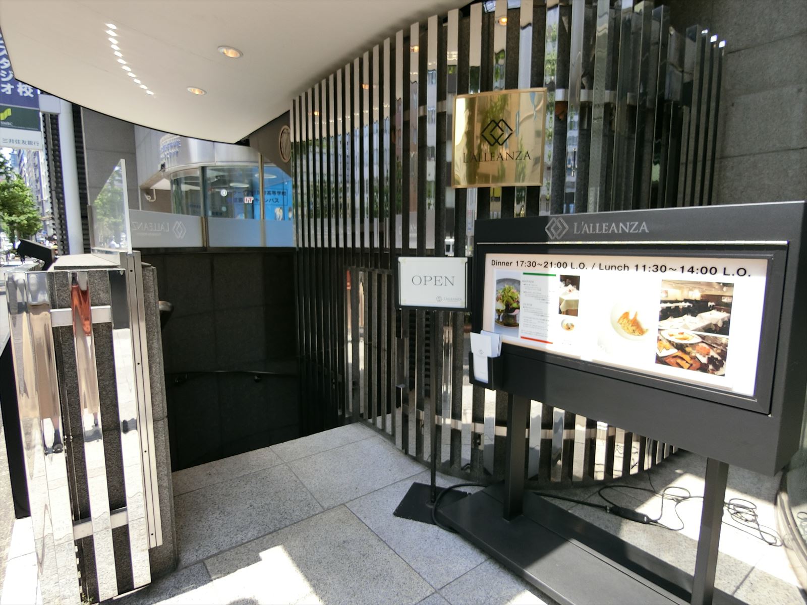 地下の飲食店