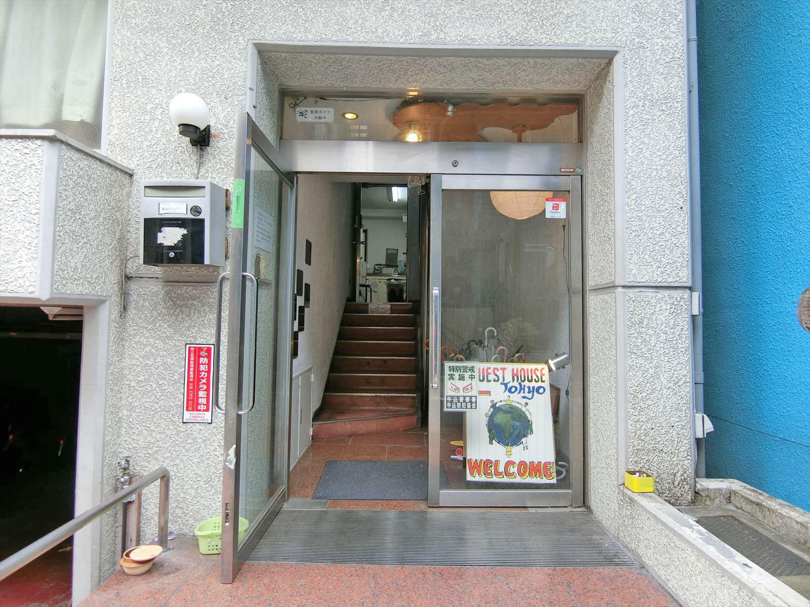 オフィス出入口