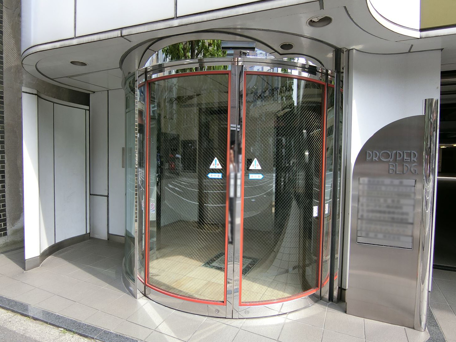 オフィスビル出入口