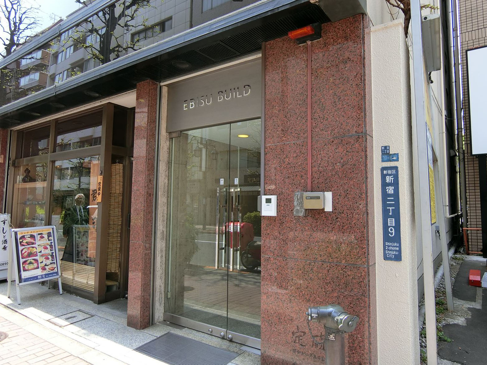 オフィスビル出入口