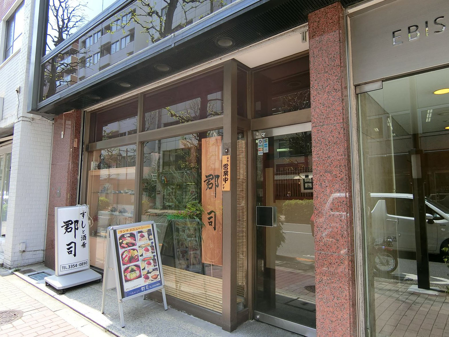 1階飲食店の様子