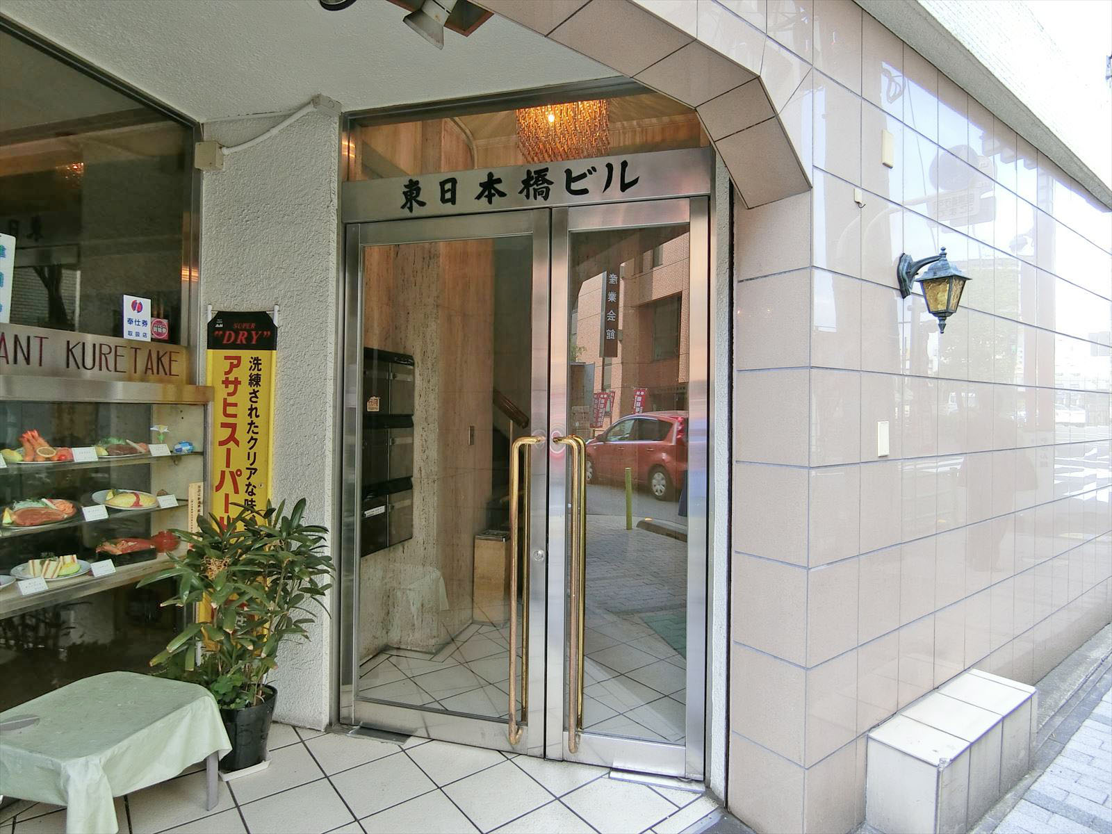 オフィス出入口