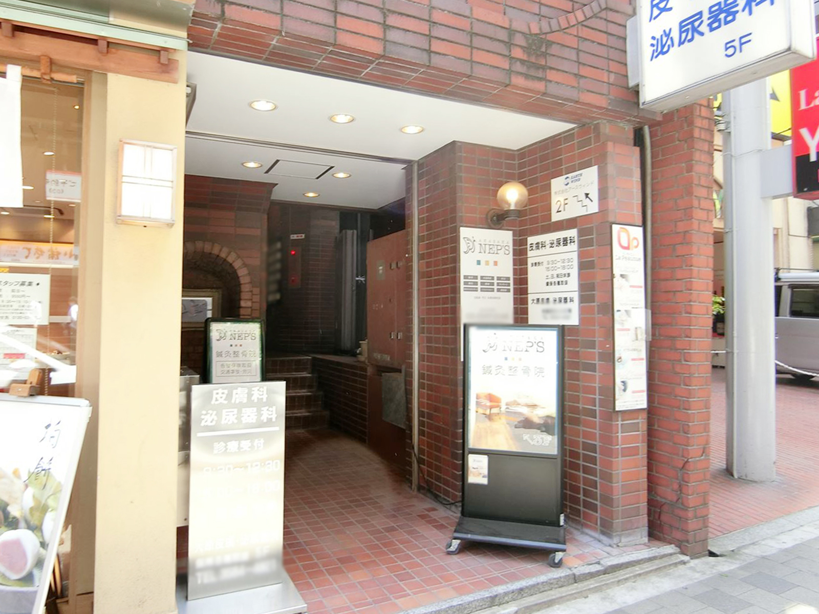 オフィスビル出入口