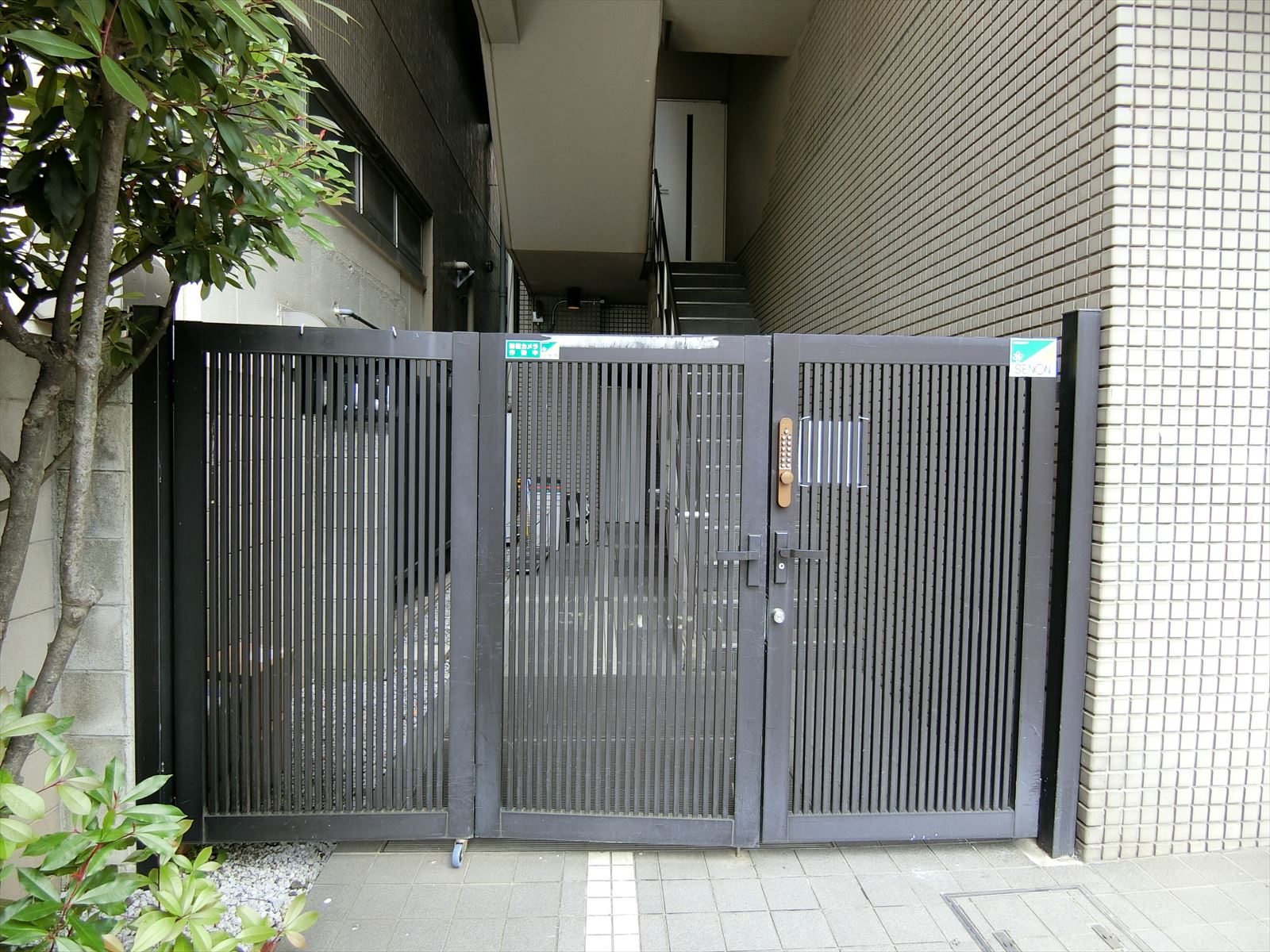 オフィス出入口