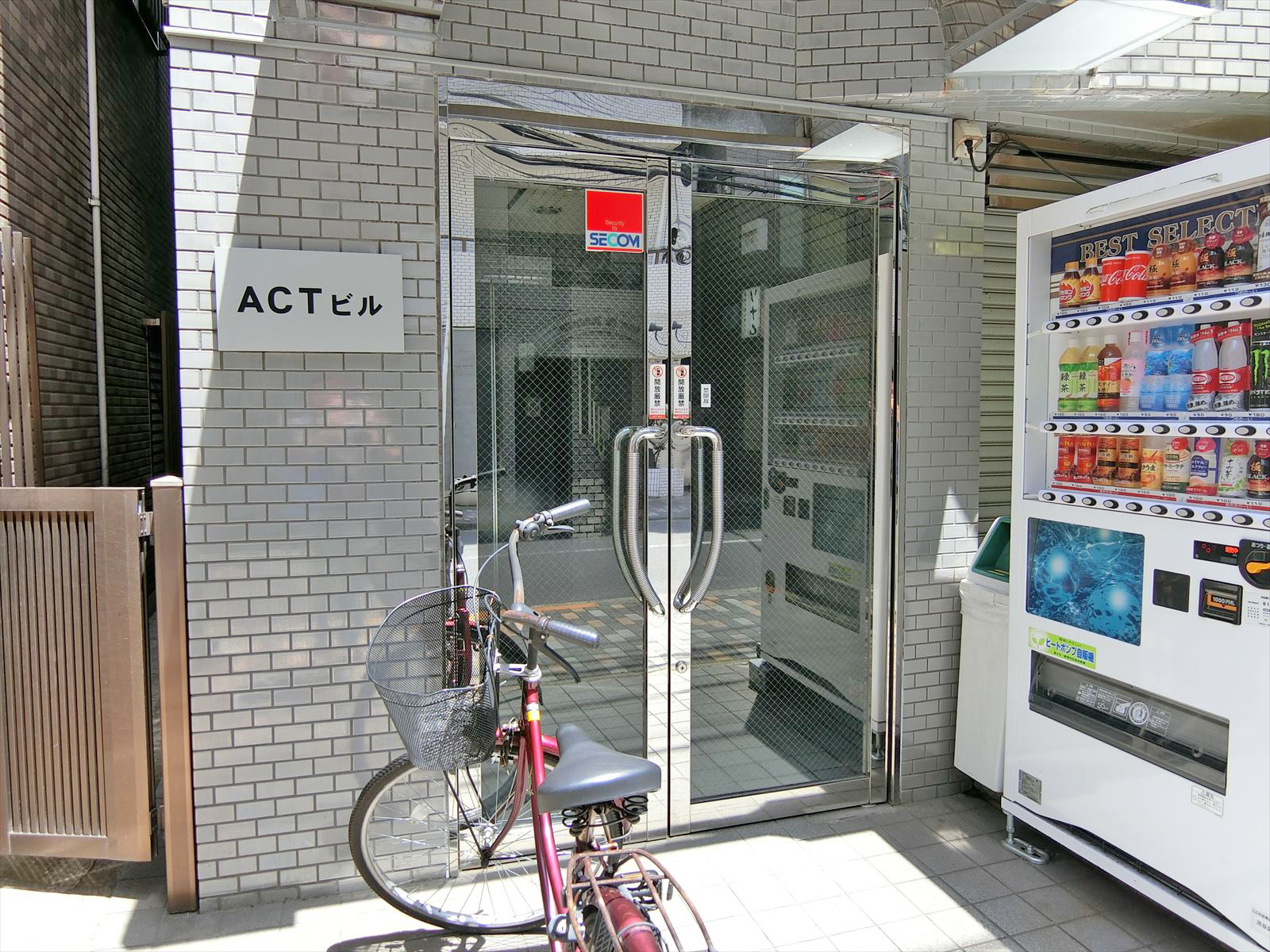 オフィス出入口