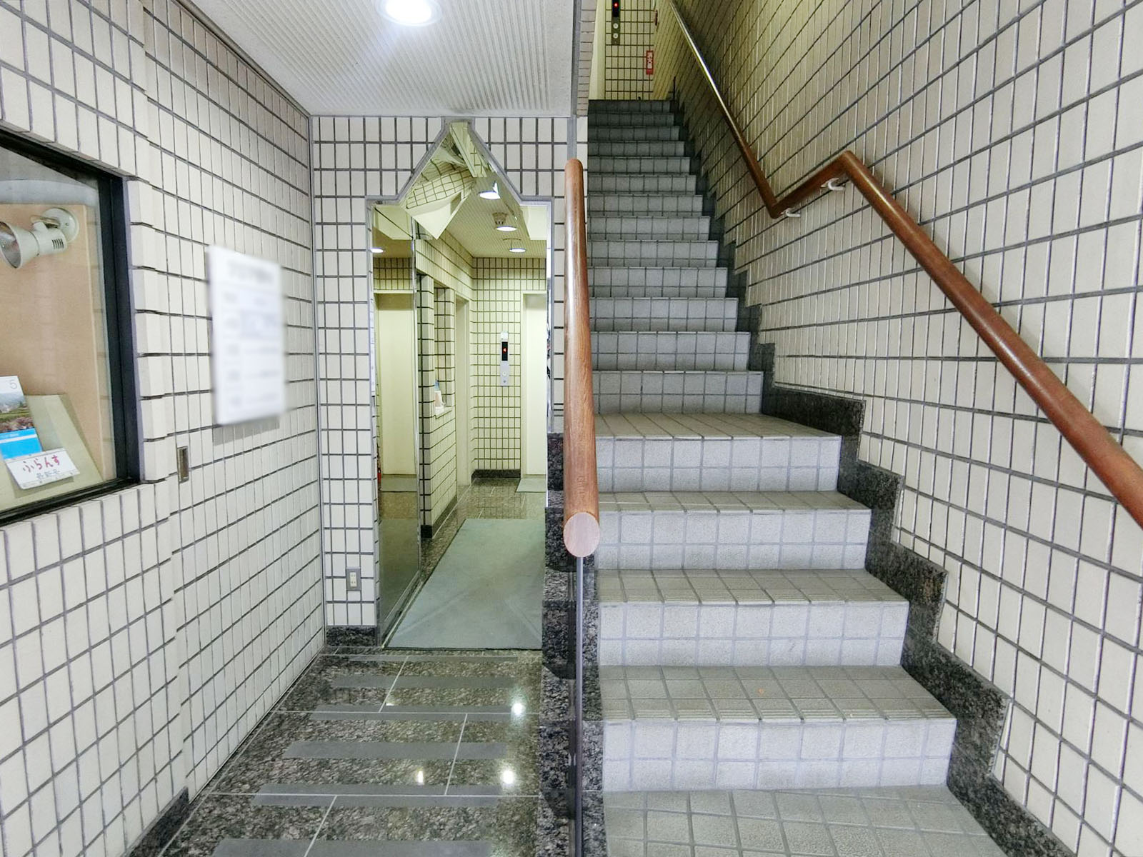エントランスホール