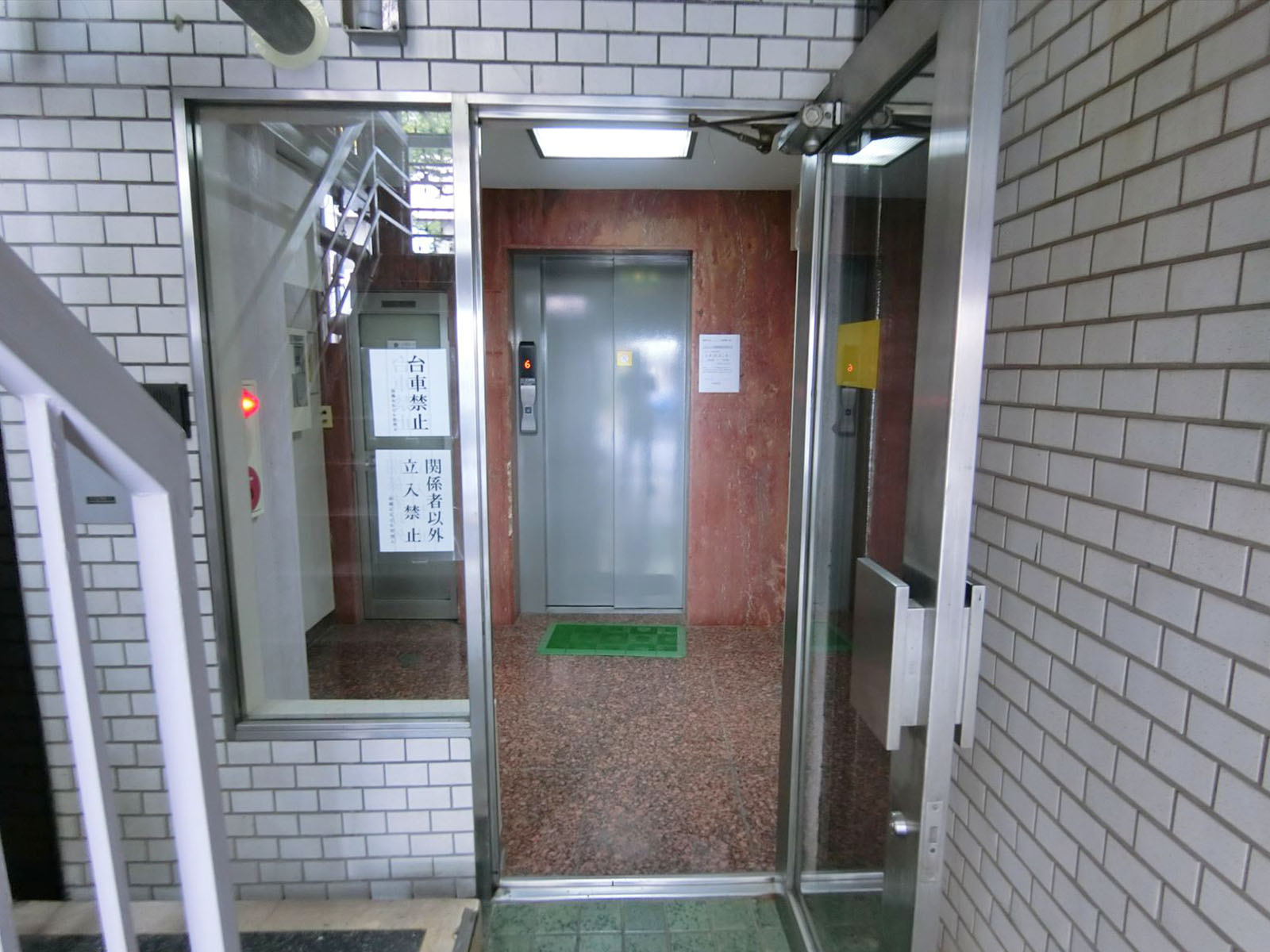 エントランス