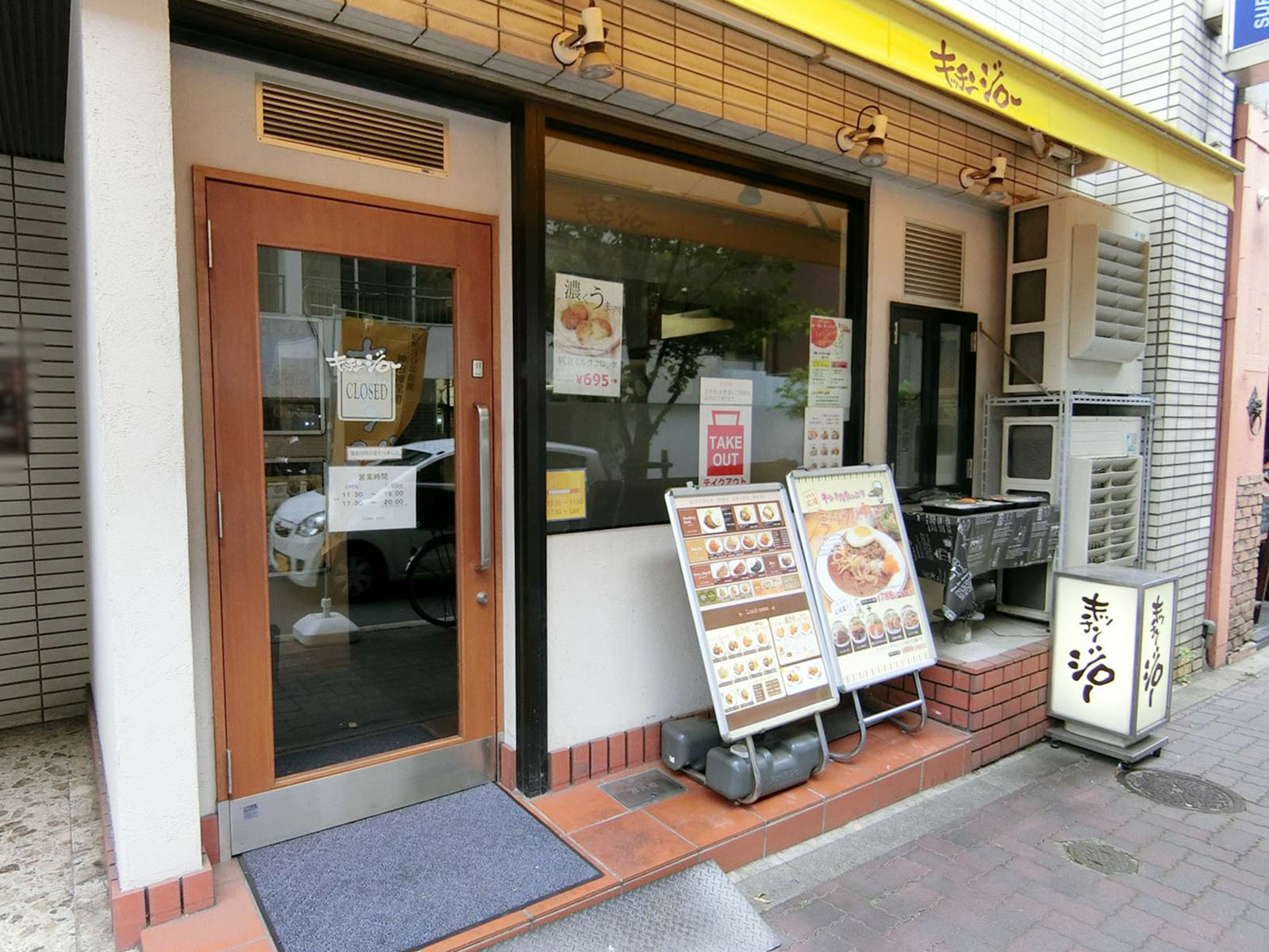 1階飲食店の様子