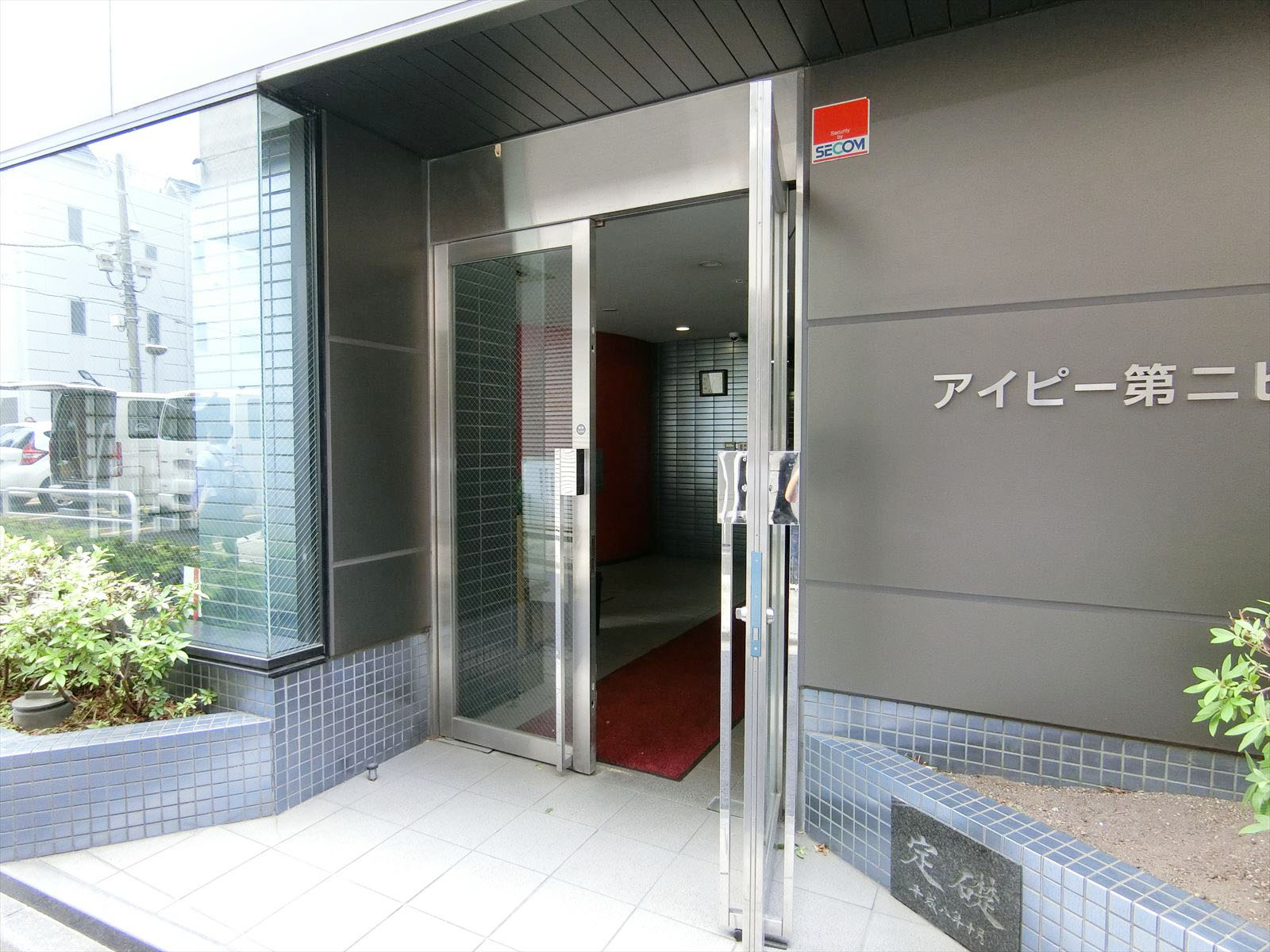 オフィスビル出入口