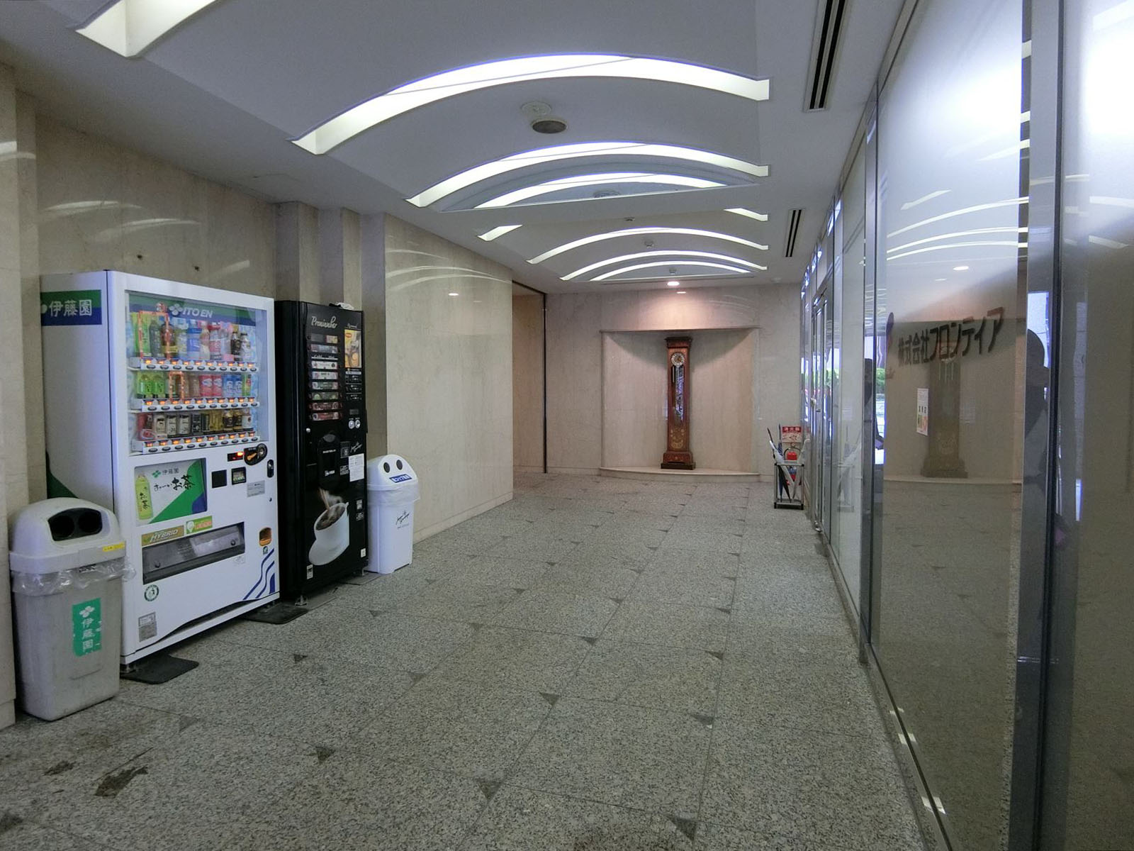 エントランスホール