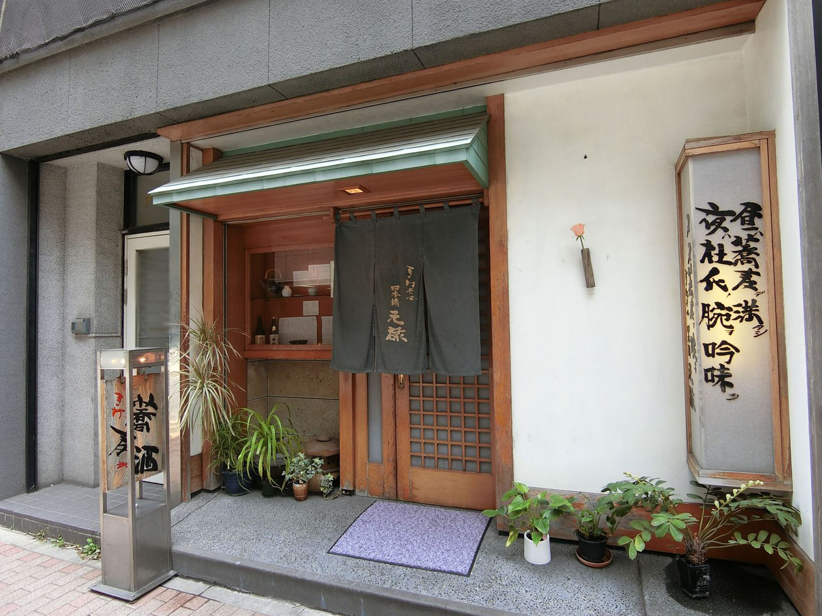 1階飲食店の様子