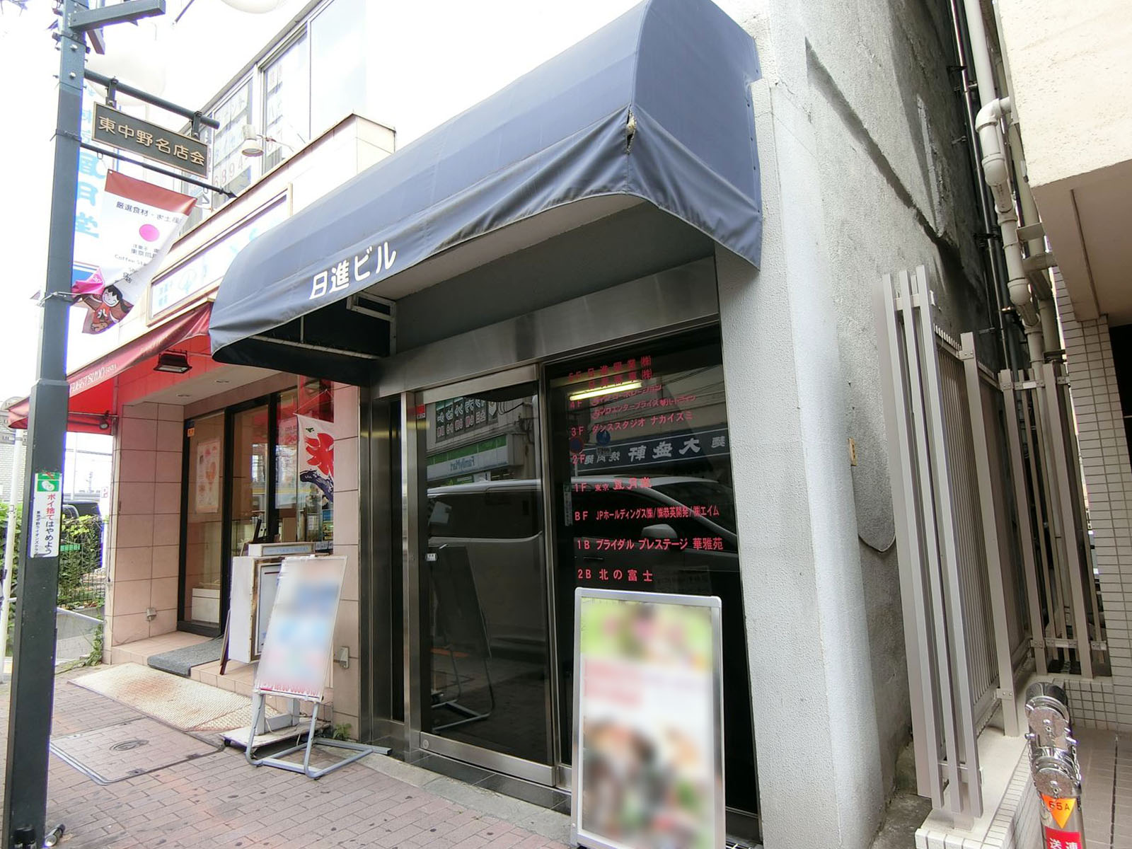 オフィスビル出入口
