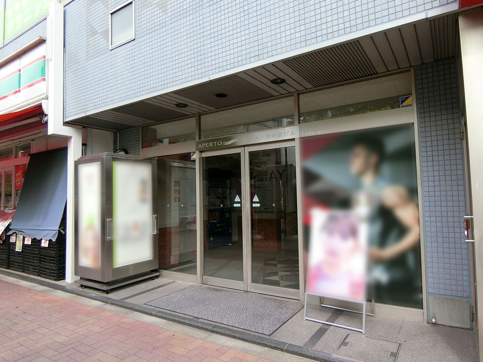 オフィスビル出入口