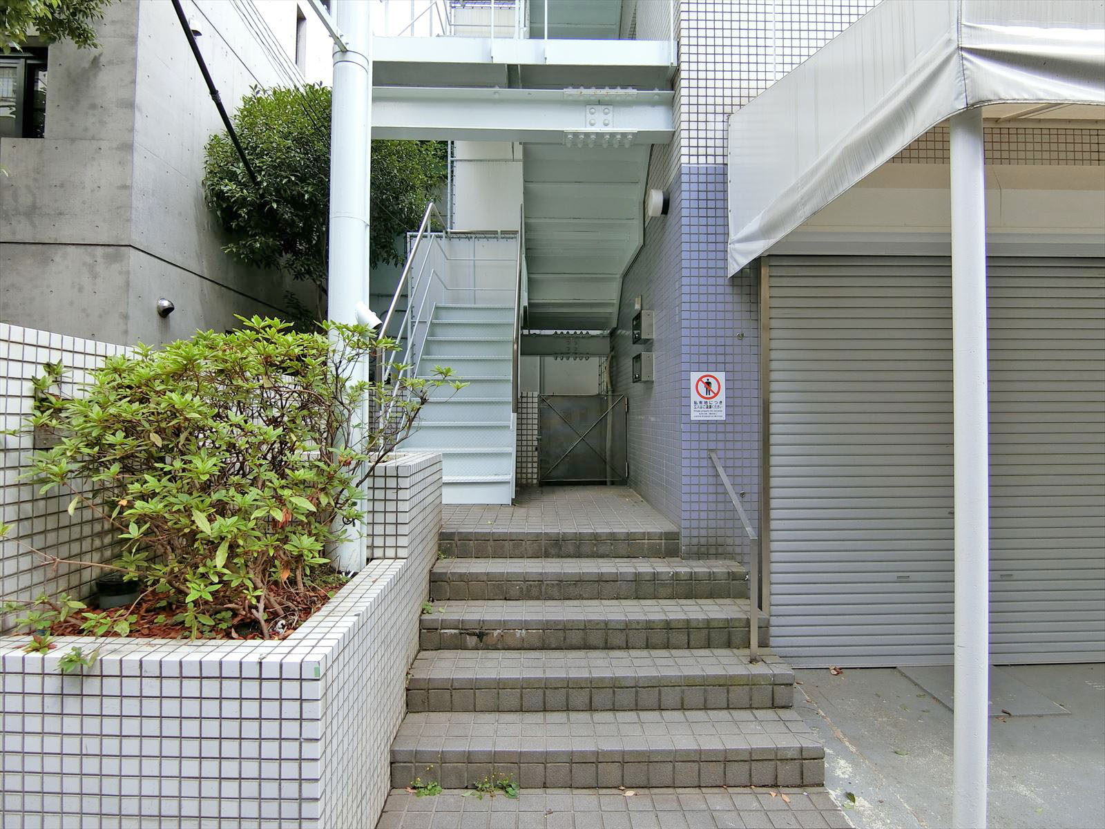 オフィス出入り口