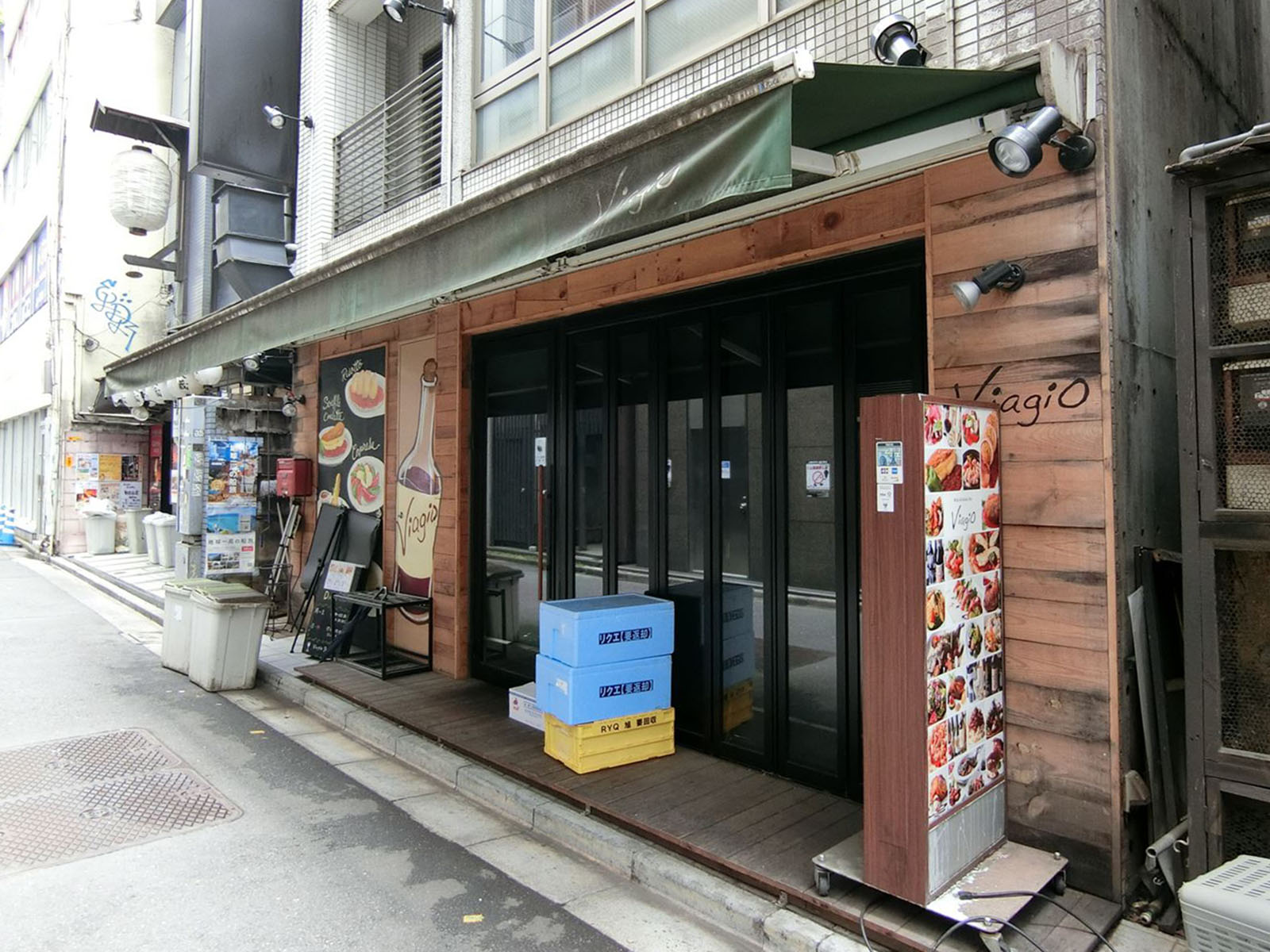 1階飲食店の様子