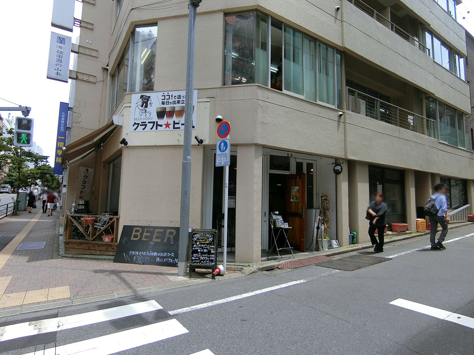 1階飲食店の様子
