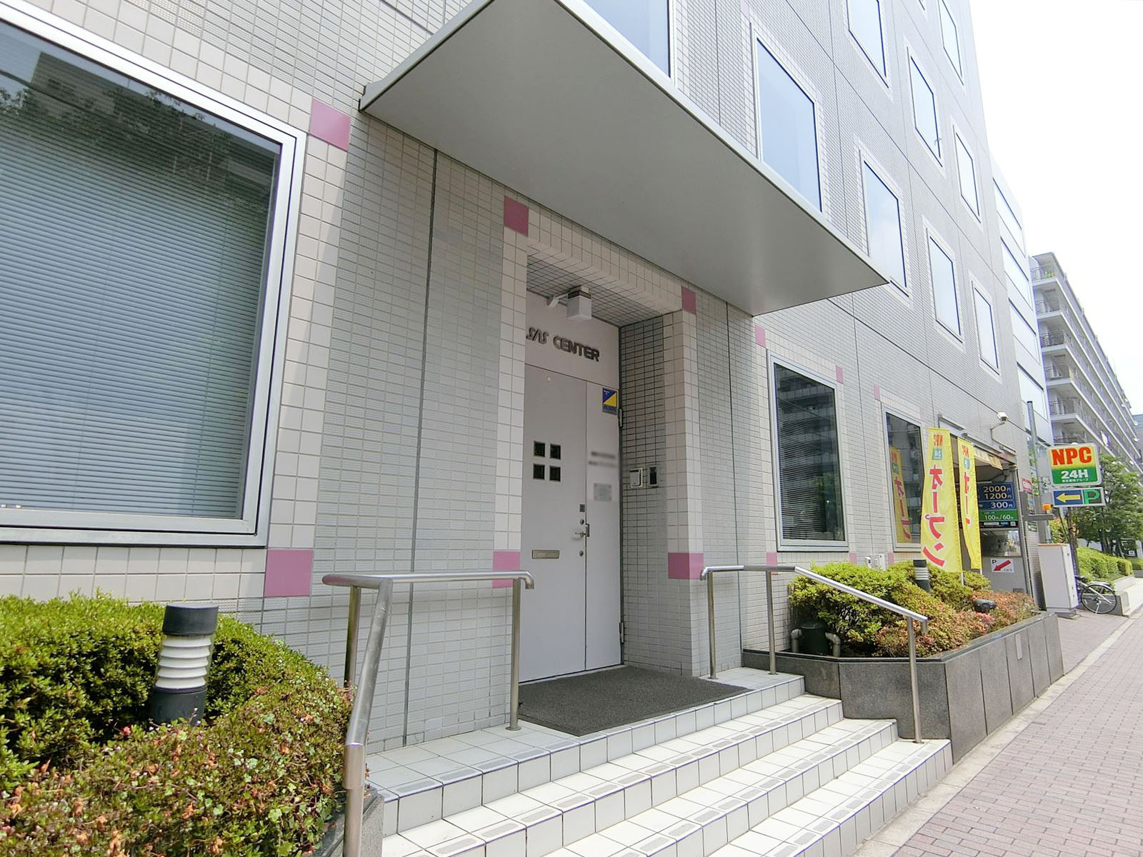 オフィスビル出入り口