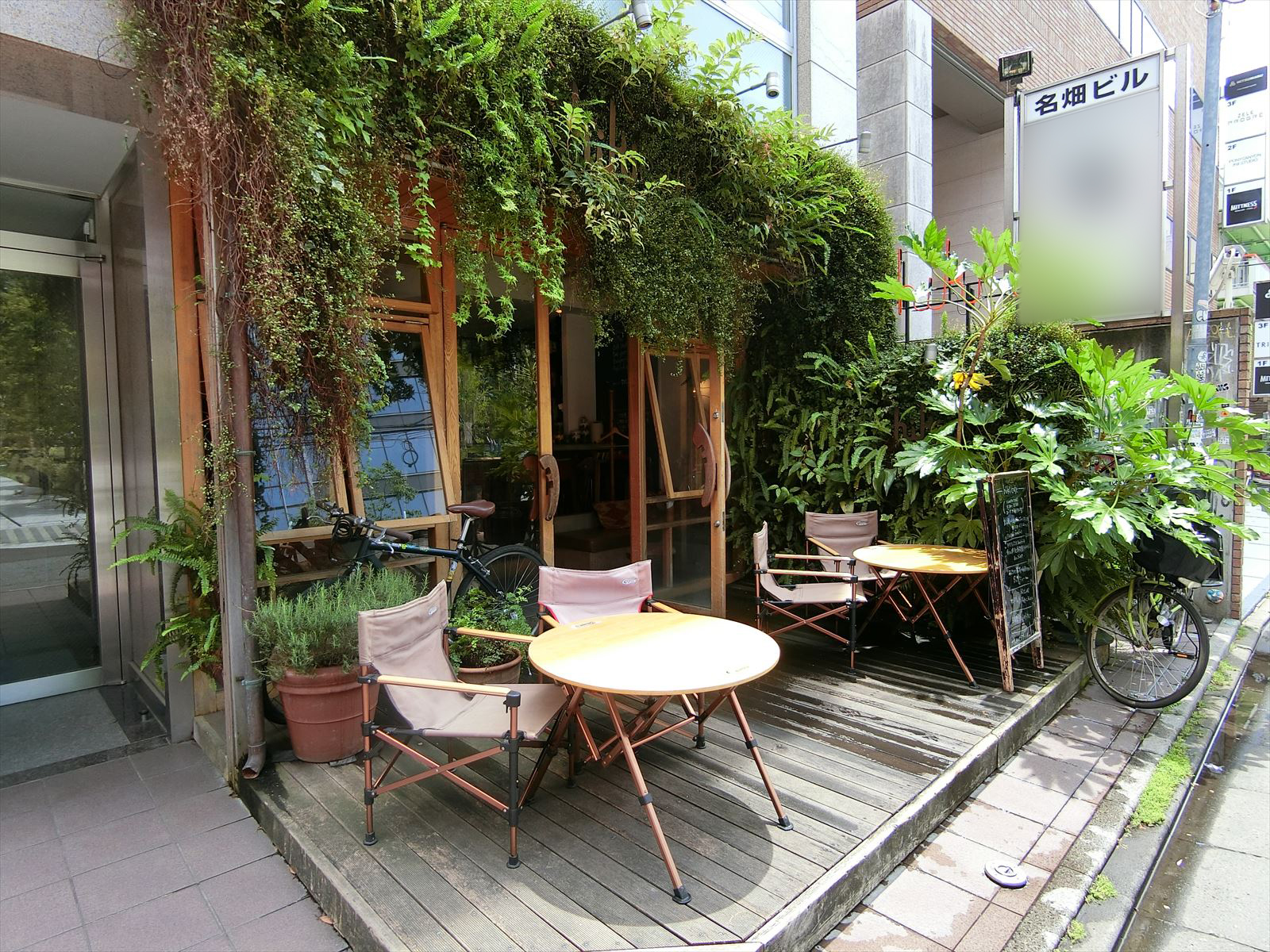 1階飲食店の様子