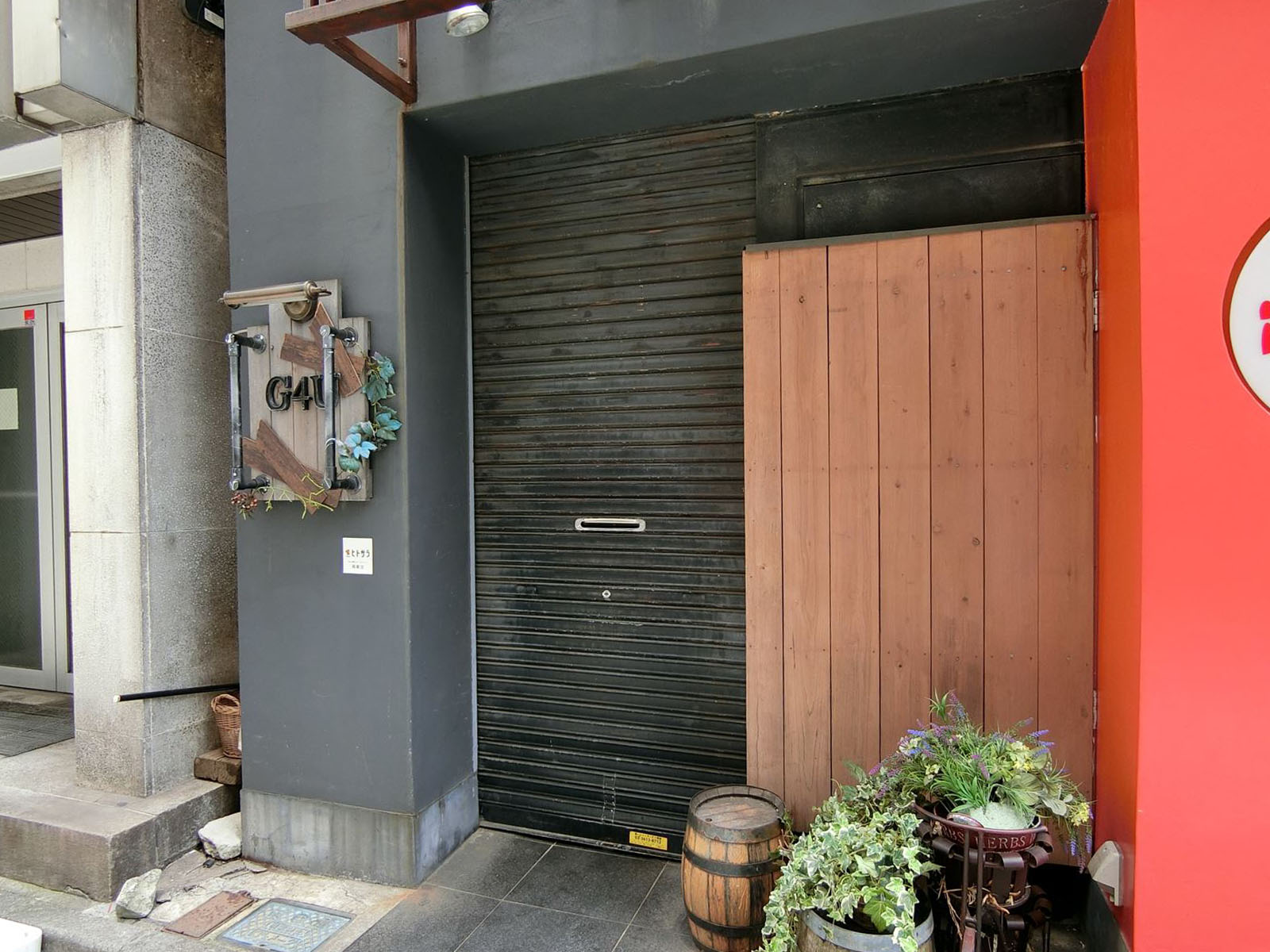 オフィスビル出入口