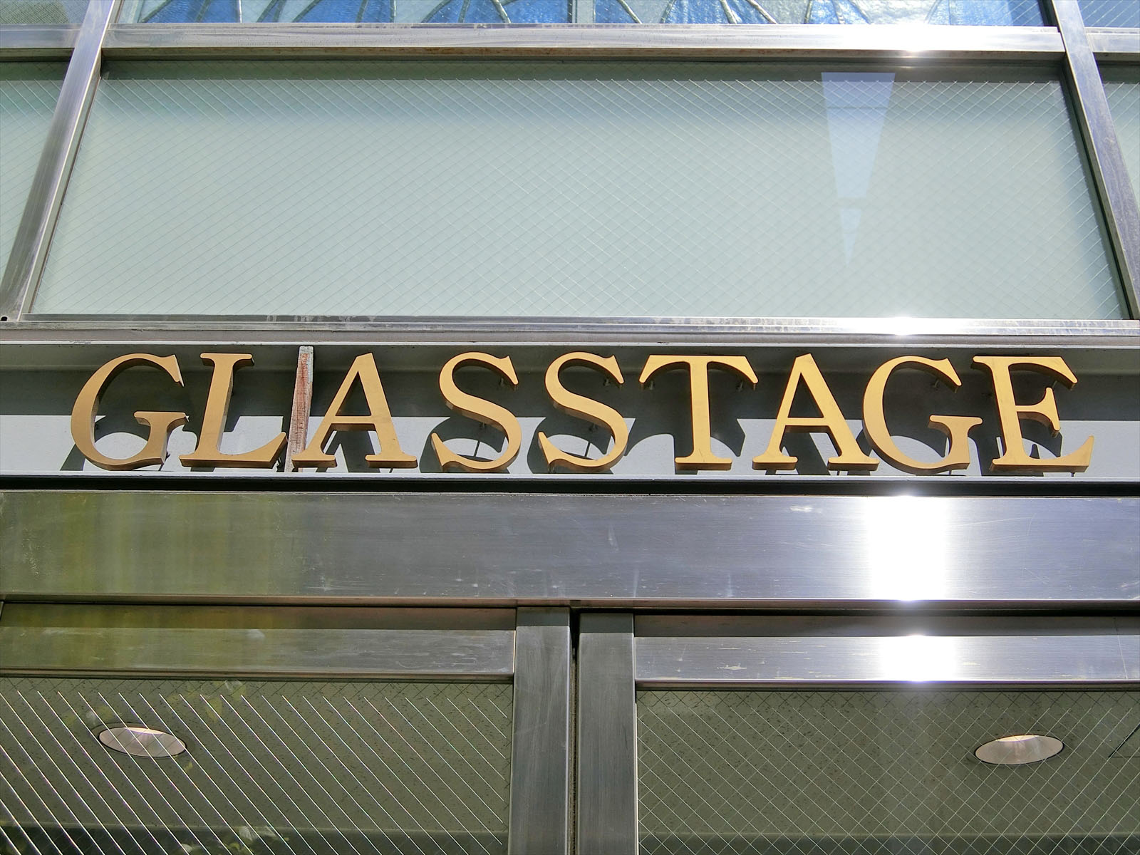 ネームプレート：GLASSTAGEビル