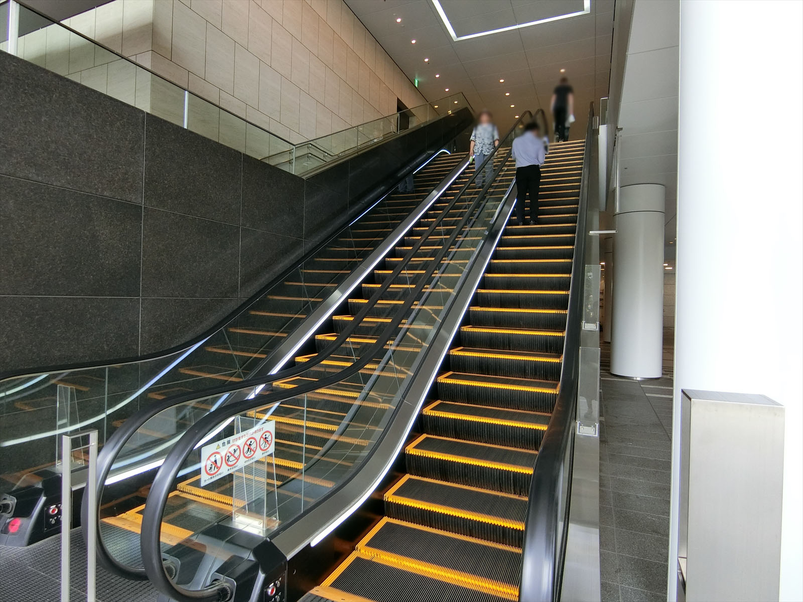 共用部のエスカレーター