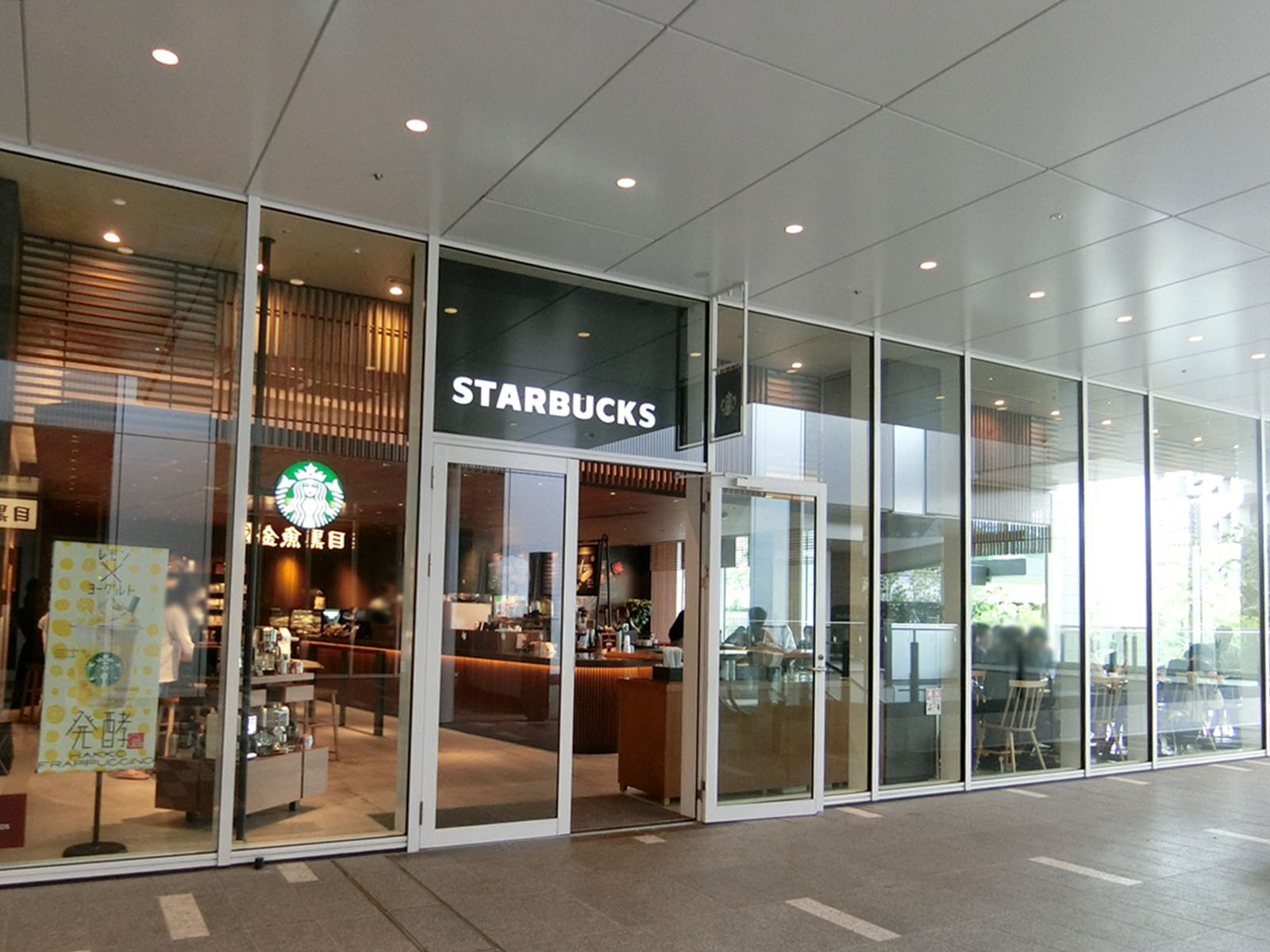 1階のスターバックスコーヒー