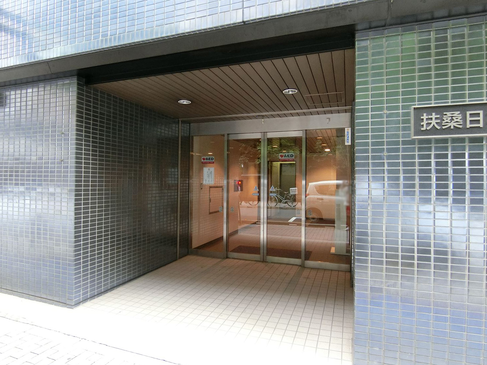 オフィスビル出入口