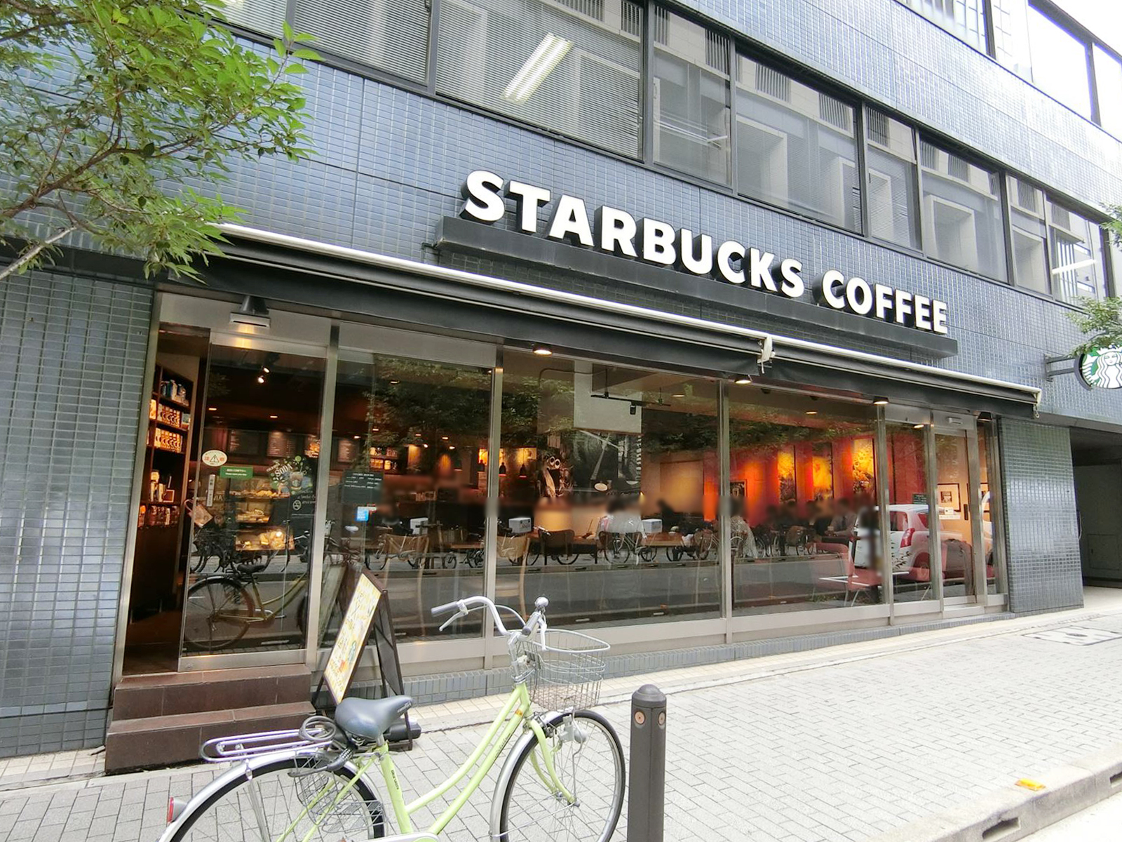 1階のスターバックスコーヒー