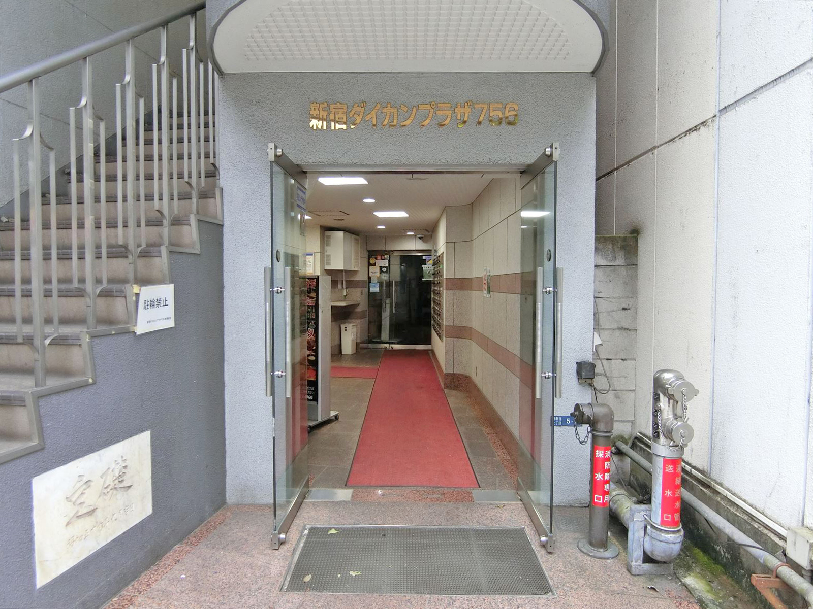 オフィス出入口