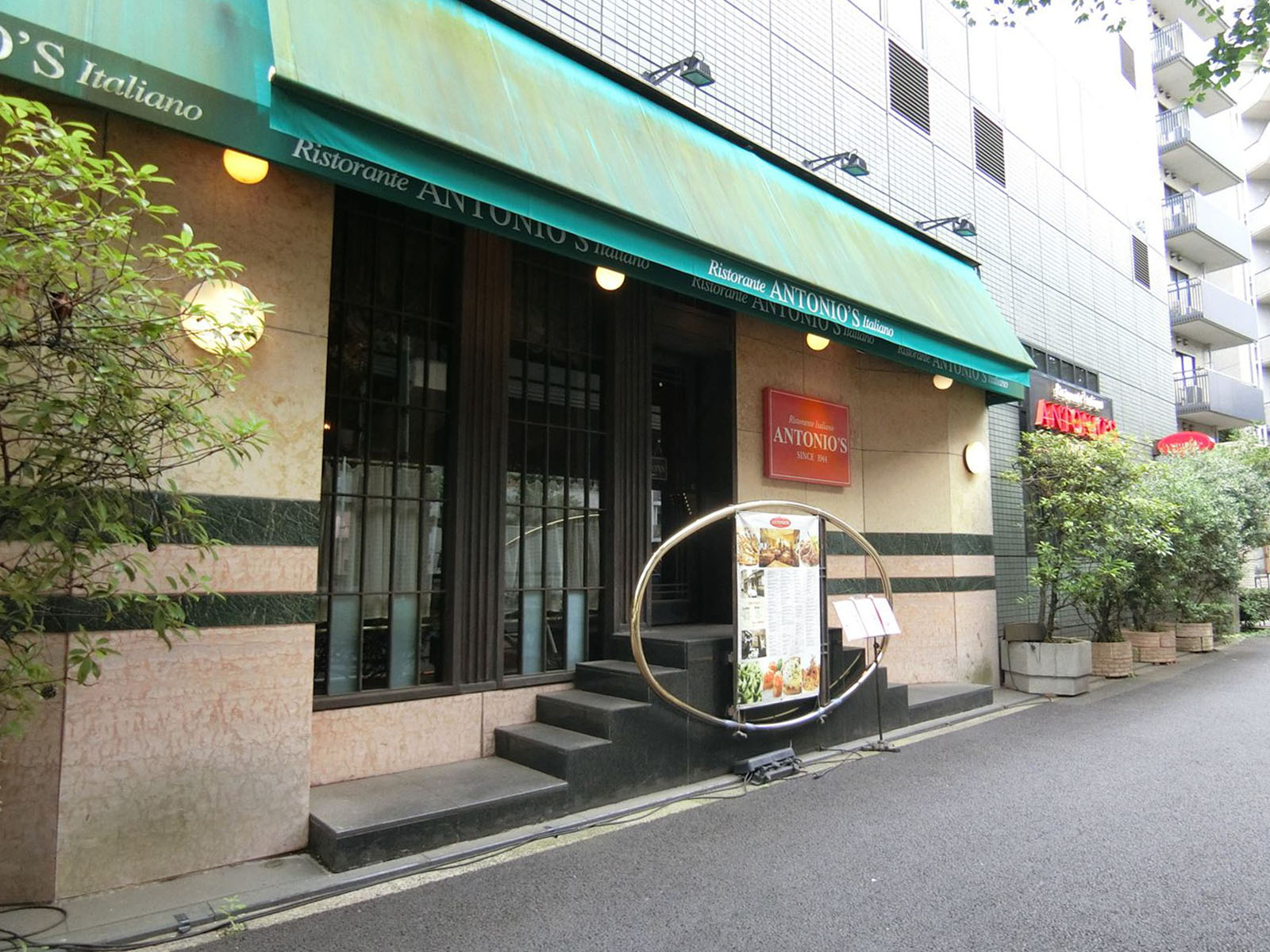 1階飲食店の様子