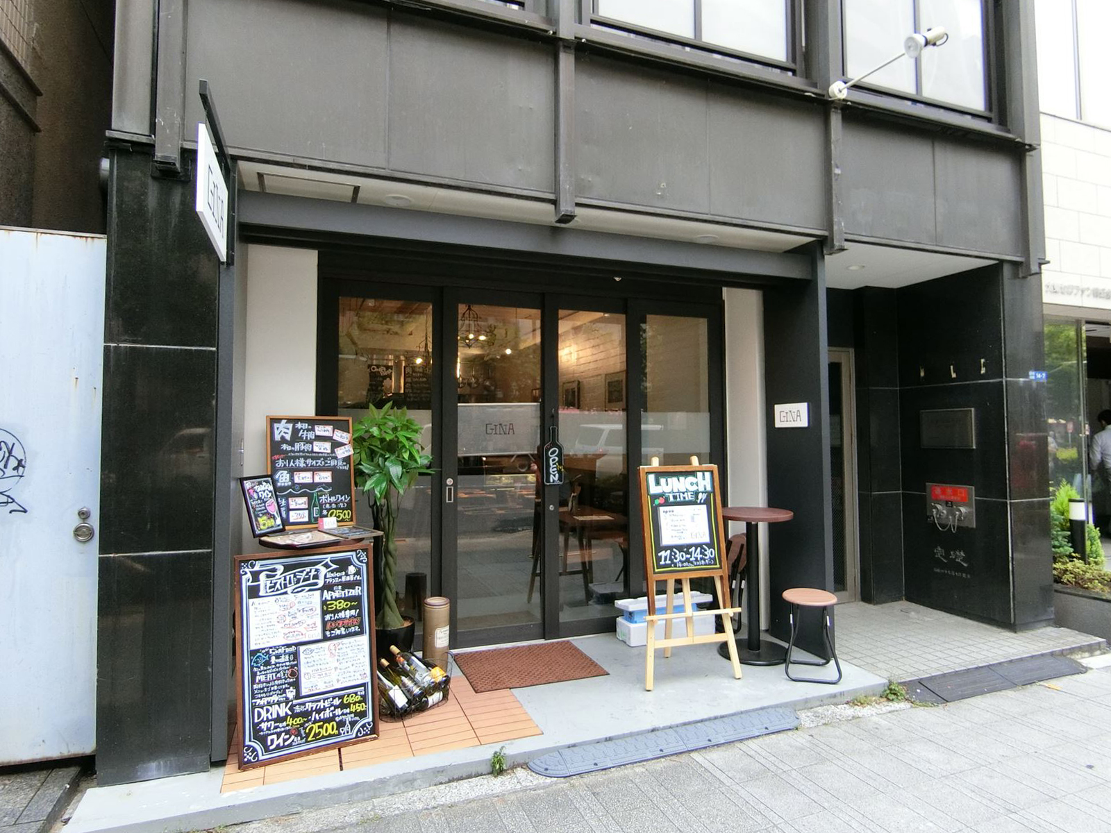 1階の飲食店