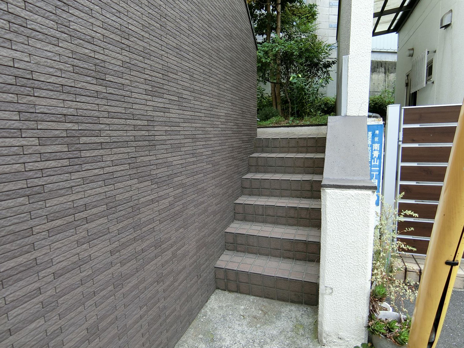 2階への階段