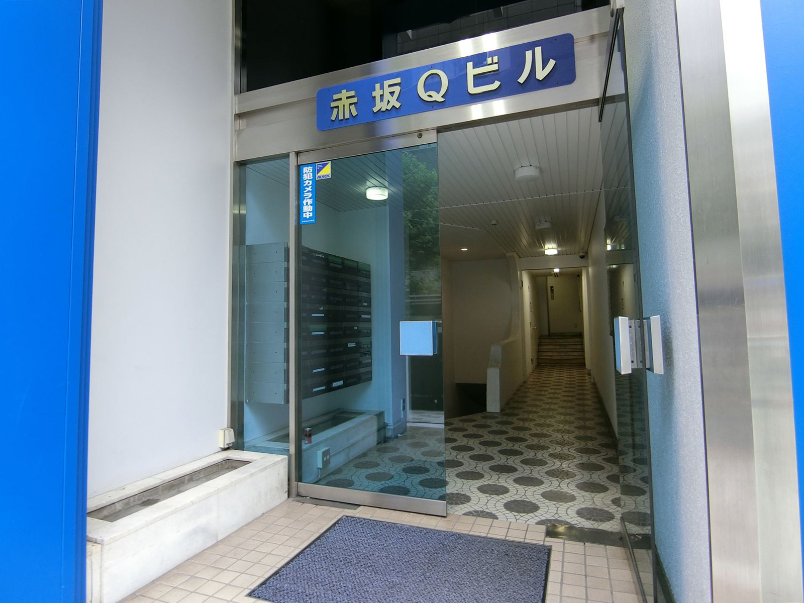 オフィスビル出入口