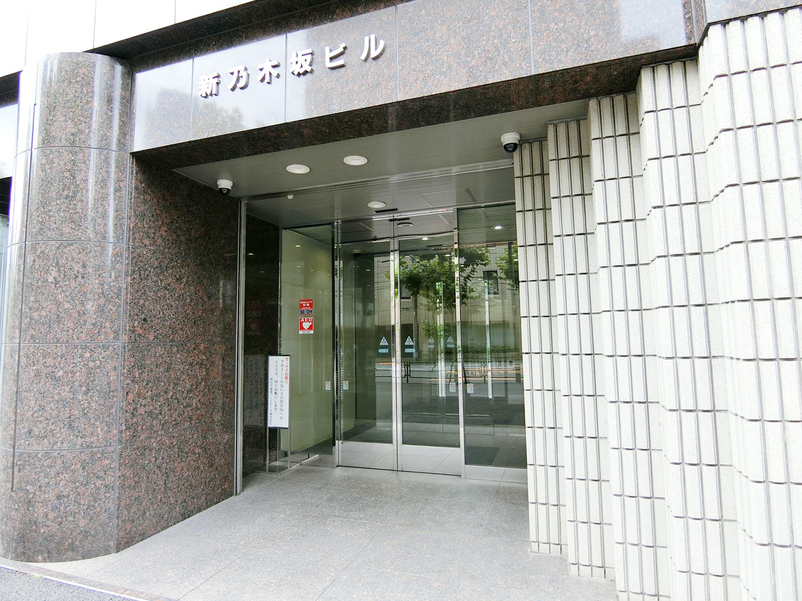オフィスビル出入口
