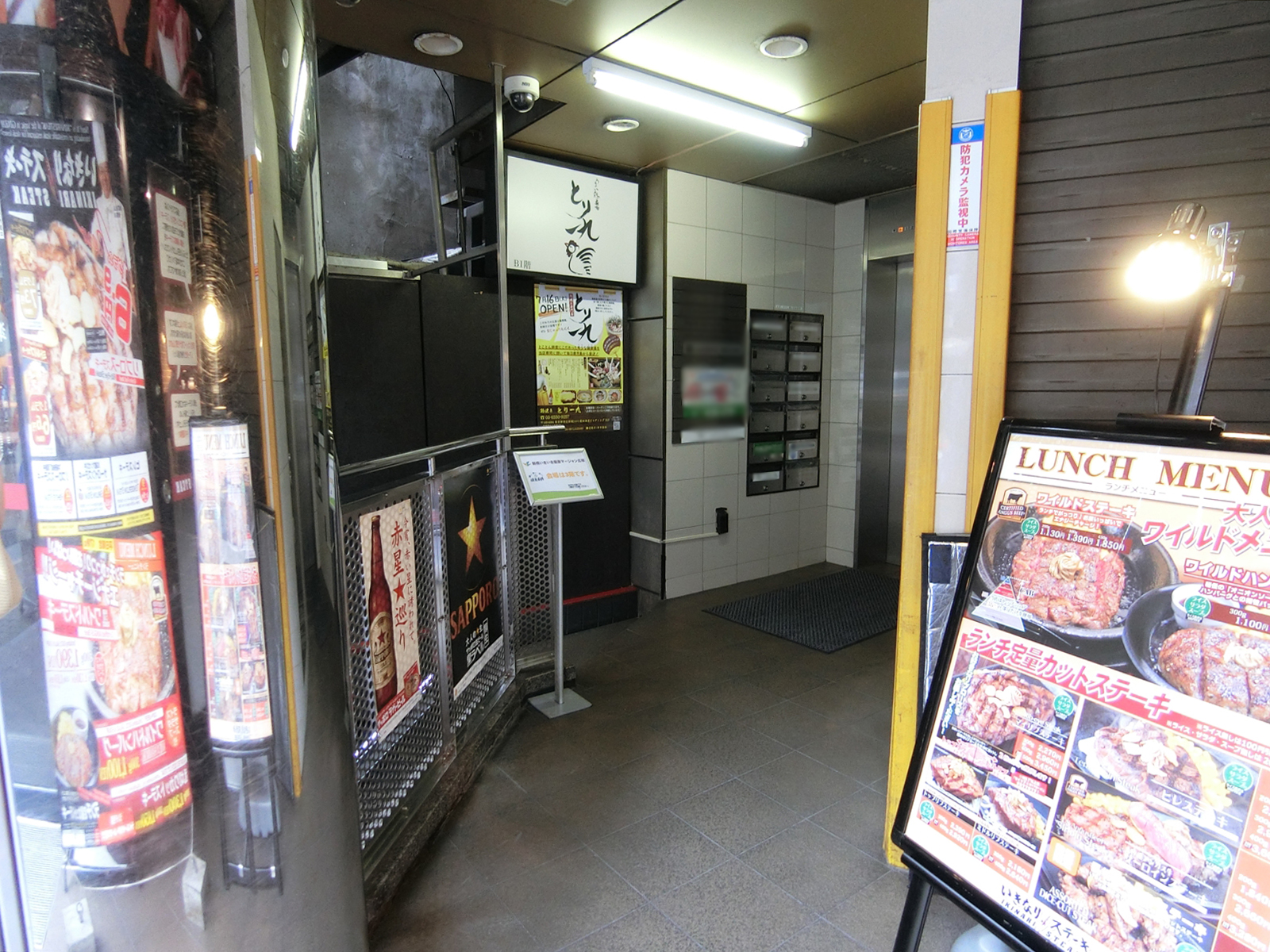 オフィスビル出入り口