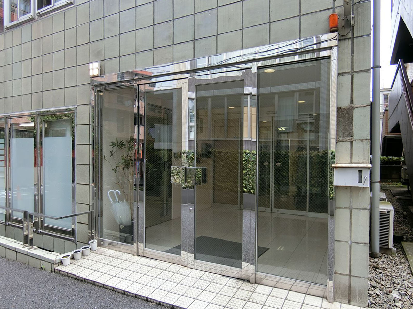物件出入口
