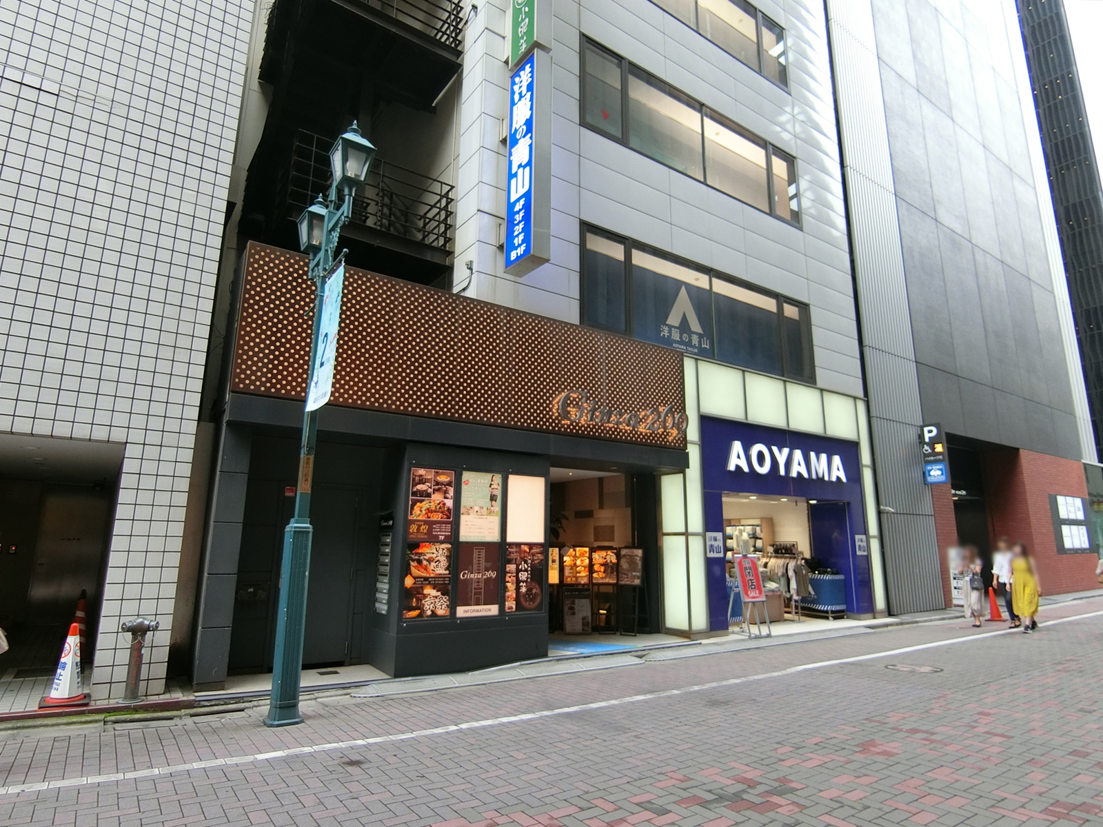 オフィスビル出入り口