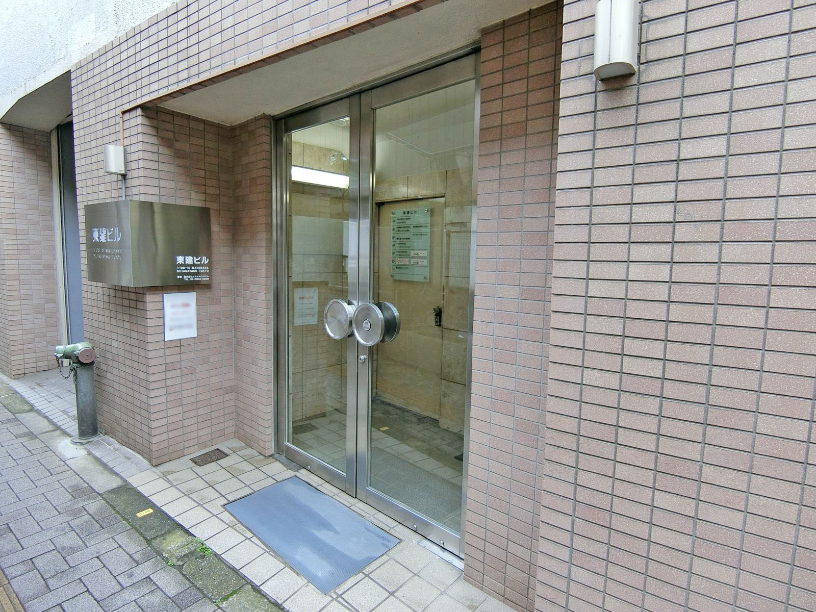 オフィス出入口
