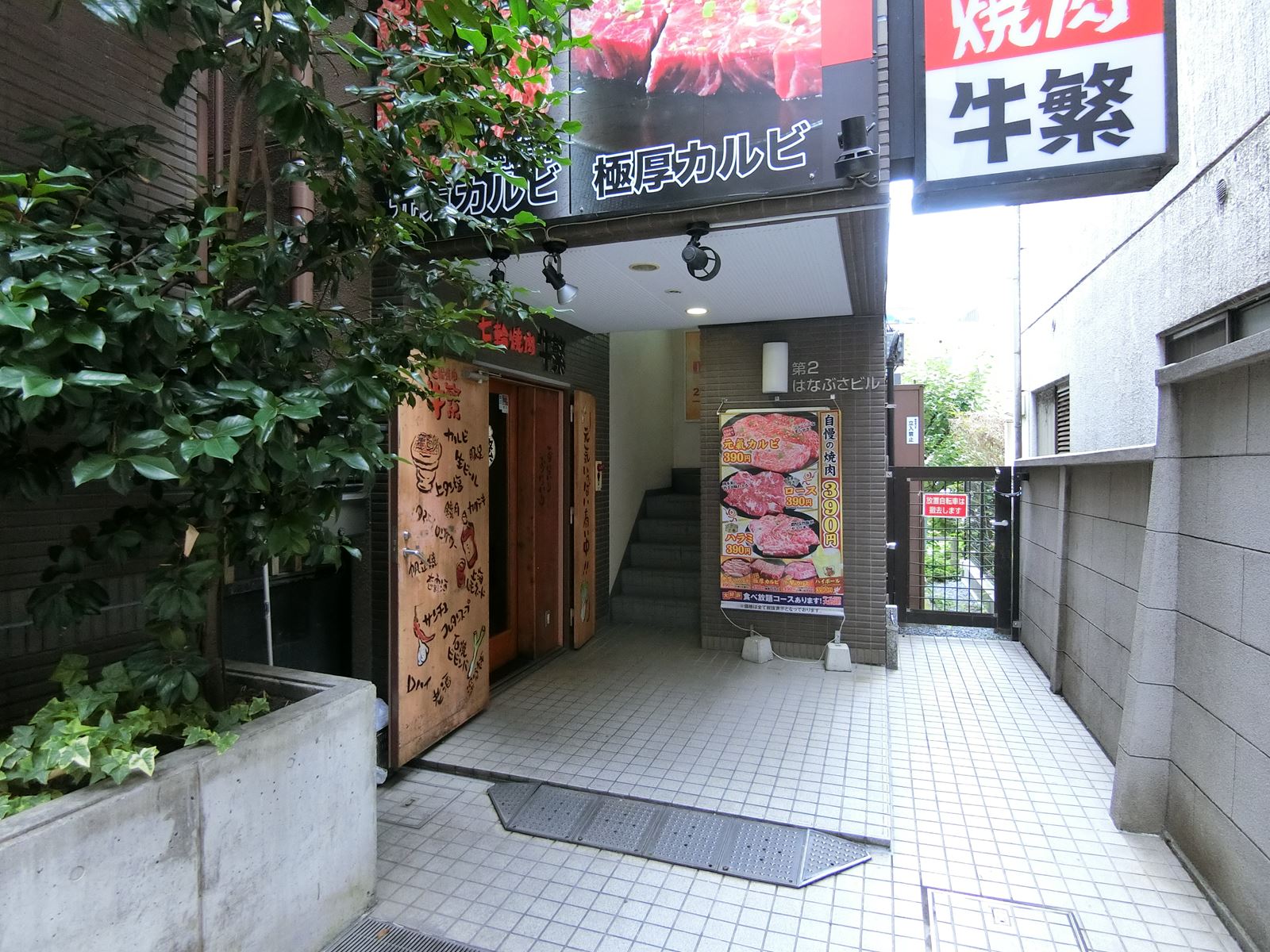 オフィスビル出入口