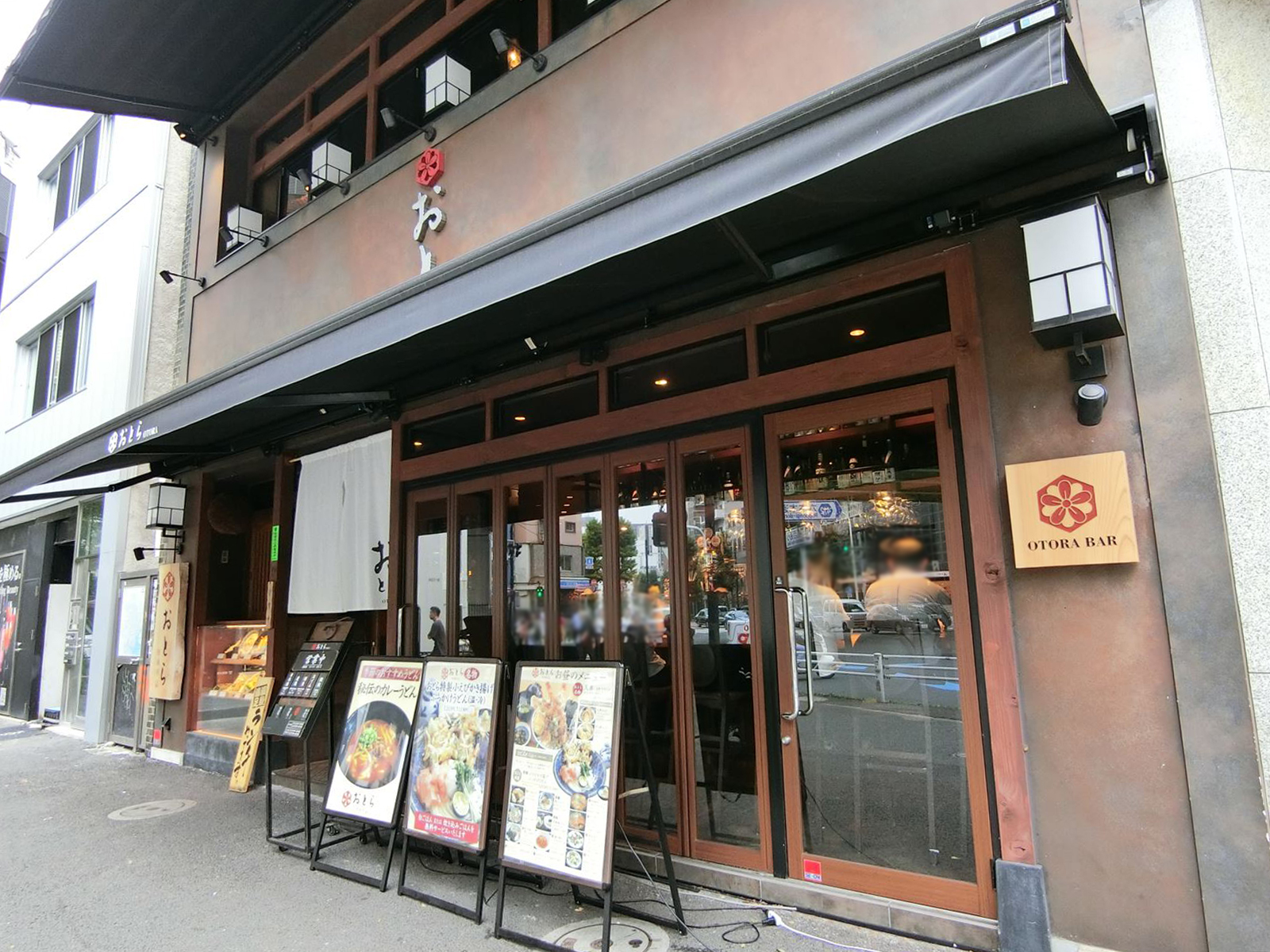 1階飲食店の様子
