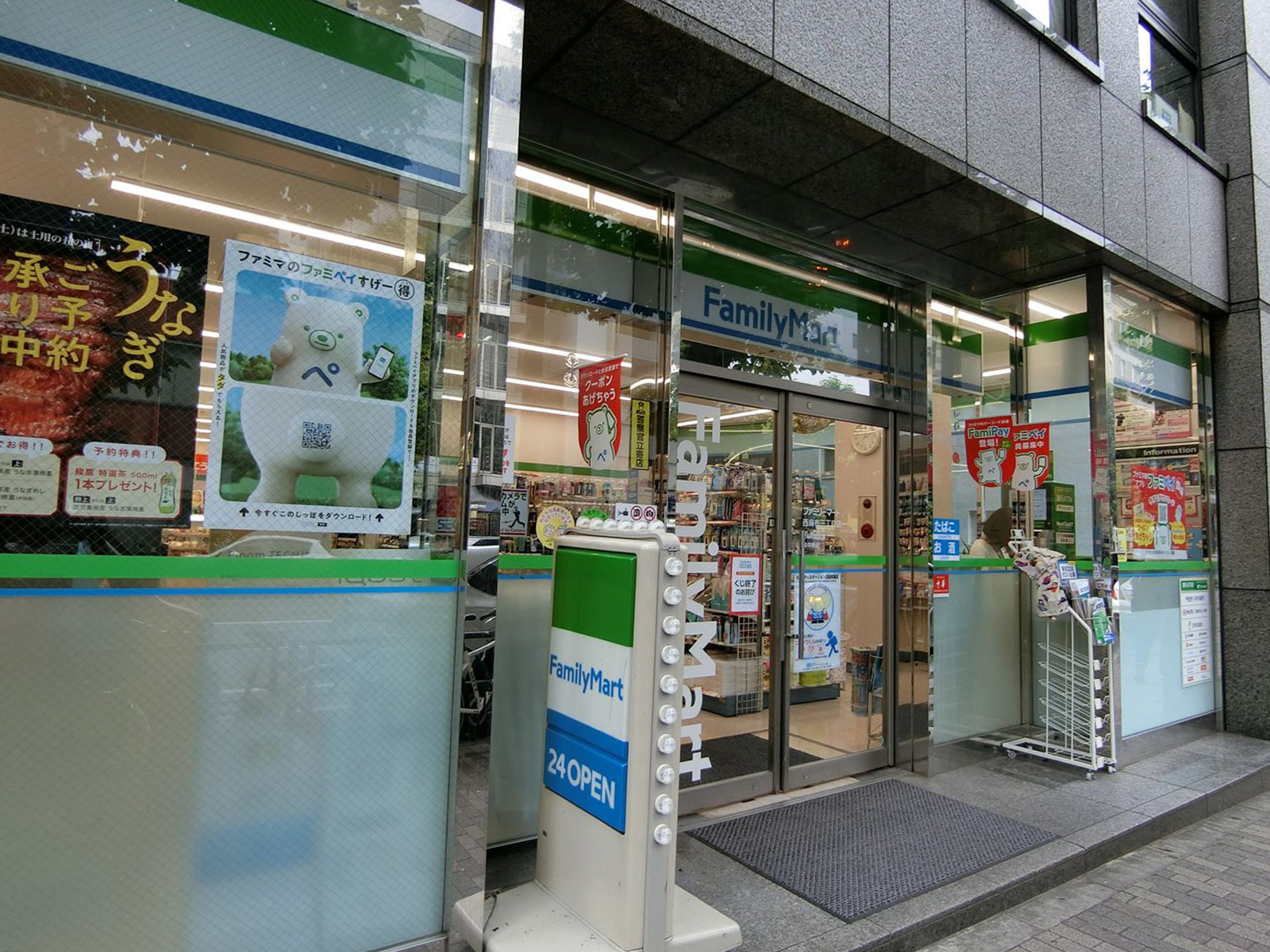 1階のファミリーマート