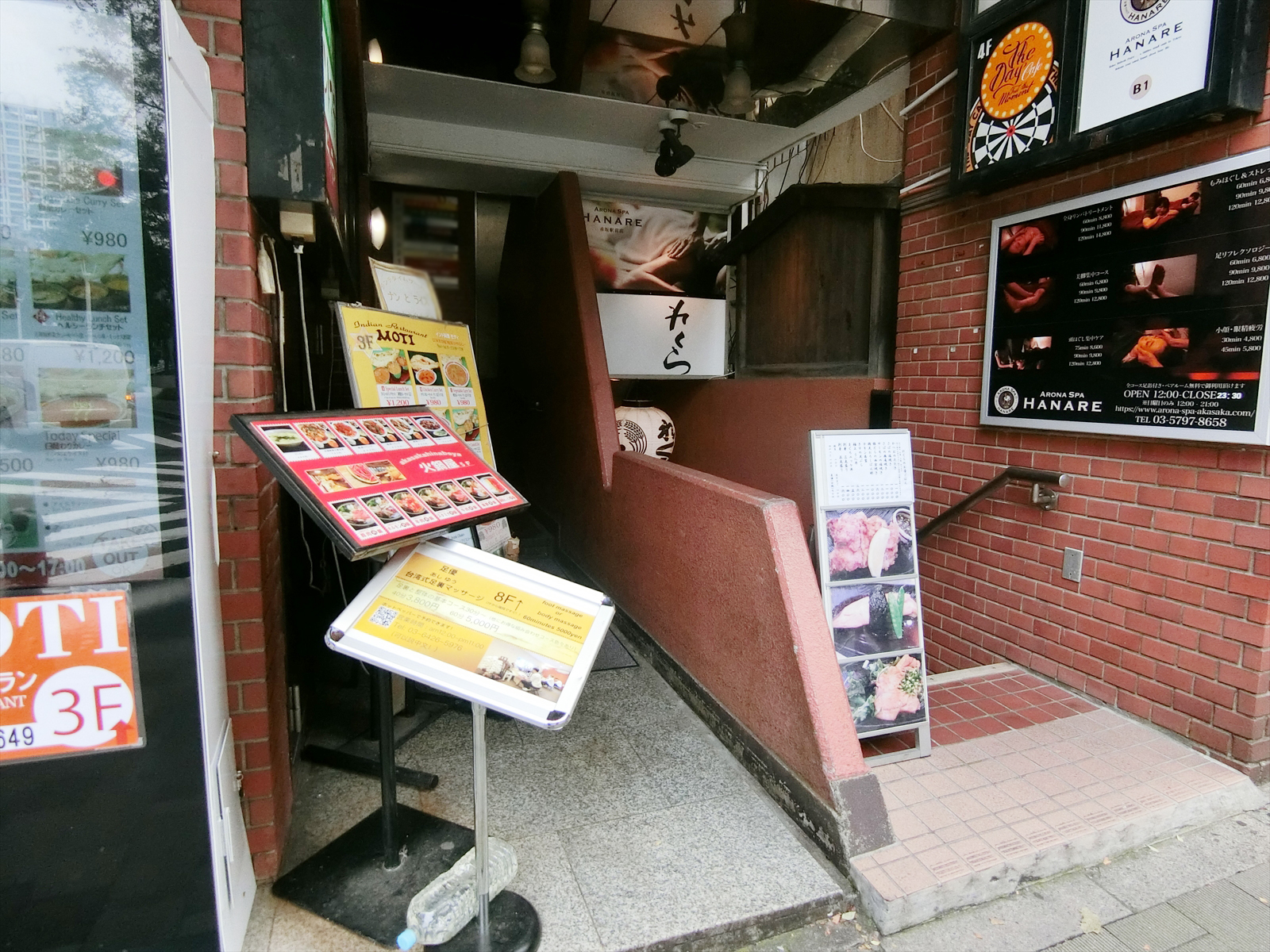 オフィスビル出入口