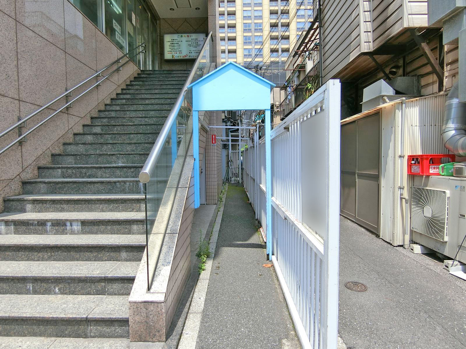 オフィス出入口