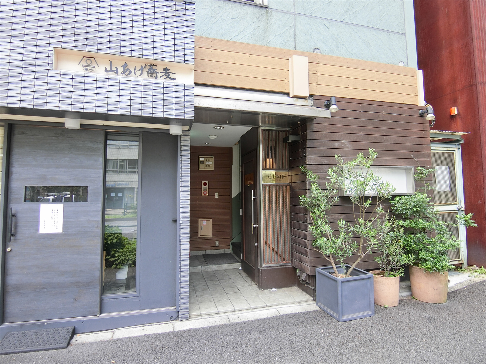 オフィスビル出入口
